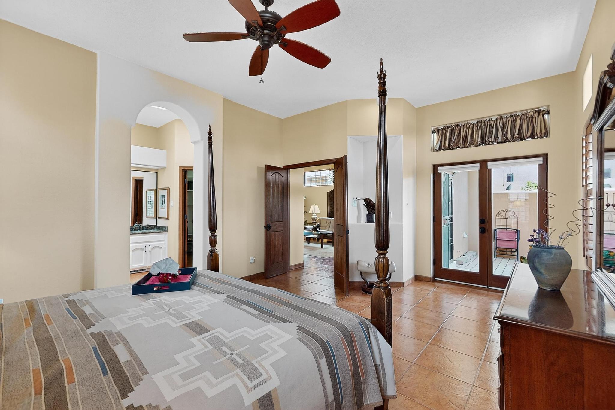 5704 PEPPERTREE Place NE