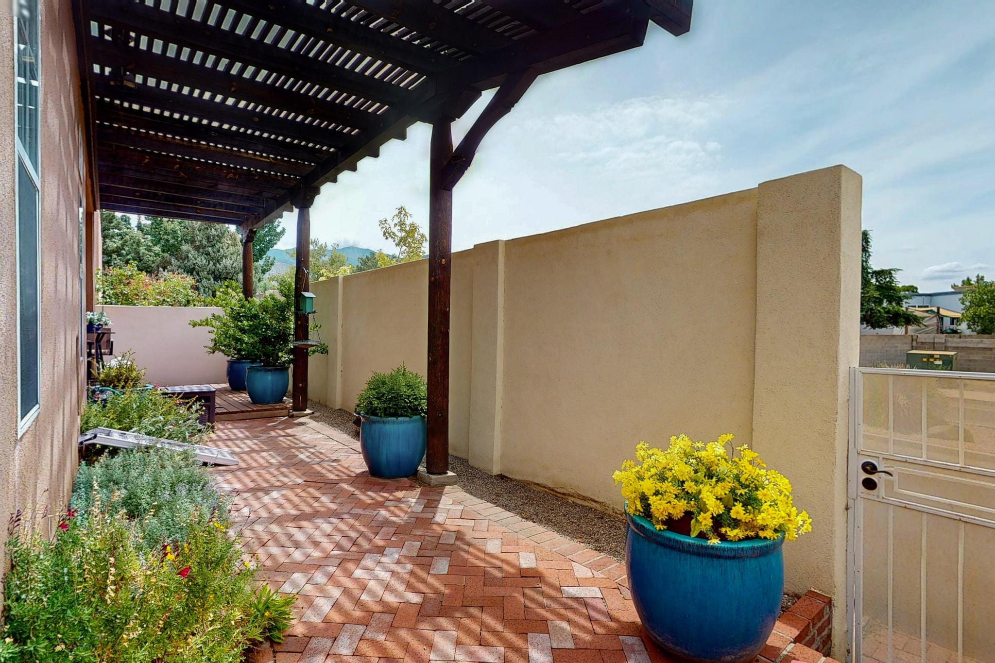 5704 PEPPERTREE Place NE