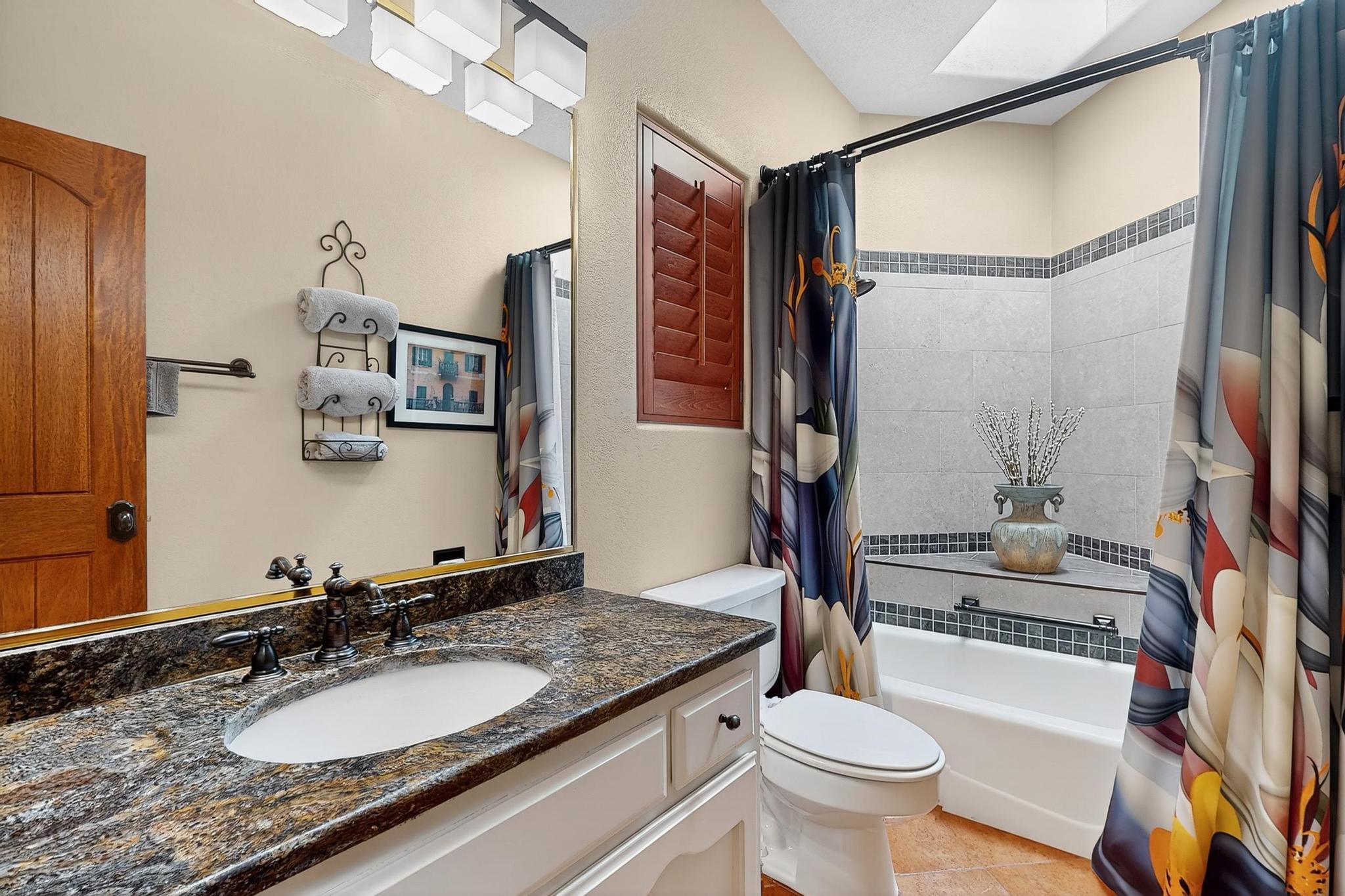 5704 PEPPERTREE Place NE