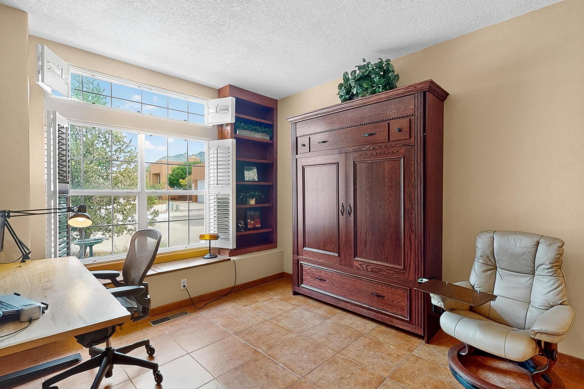 5704 PEPPERTREE Place NE