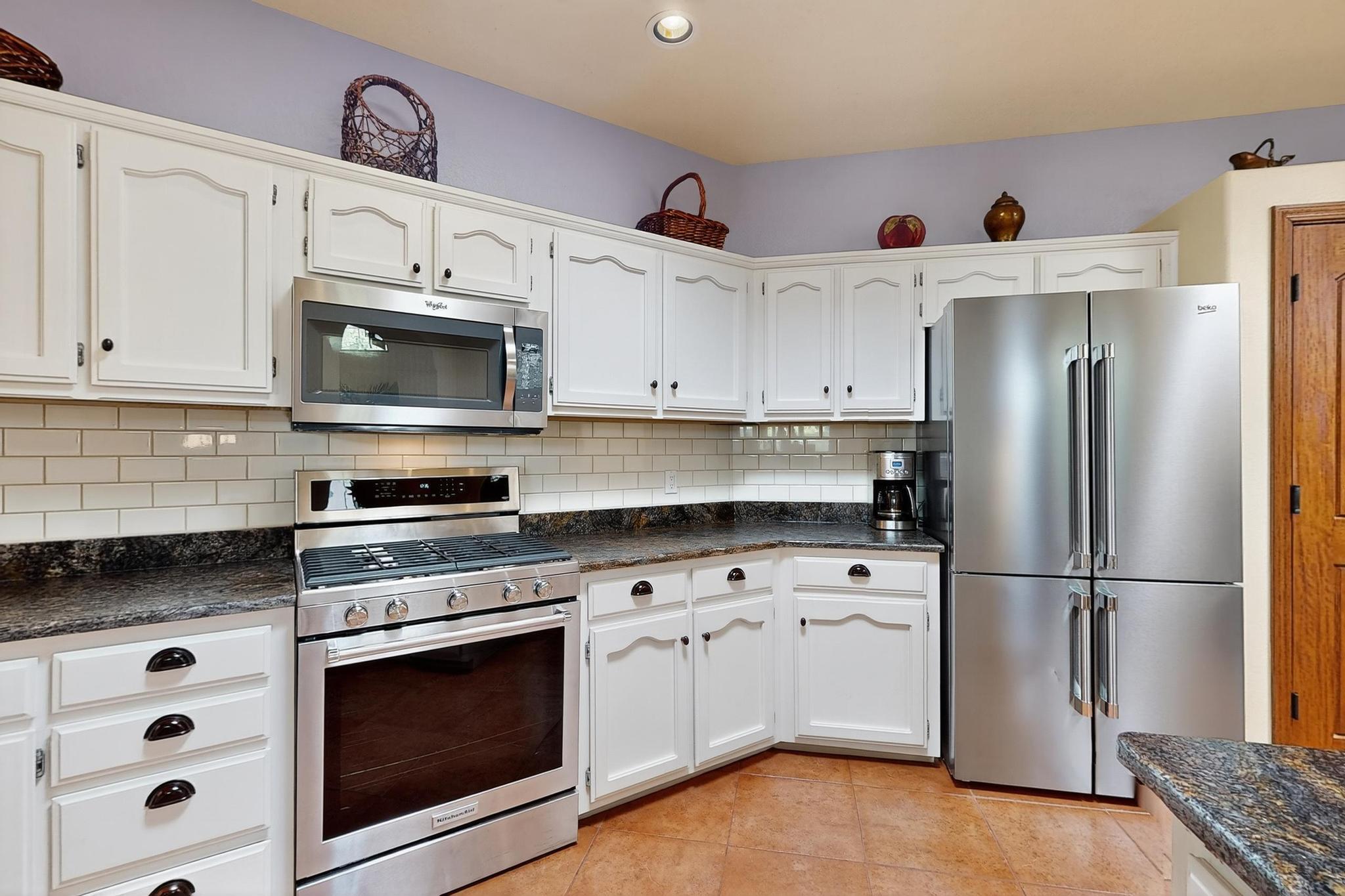 5704 PEPPERTREE Place NE