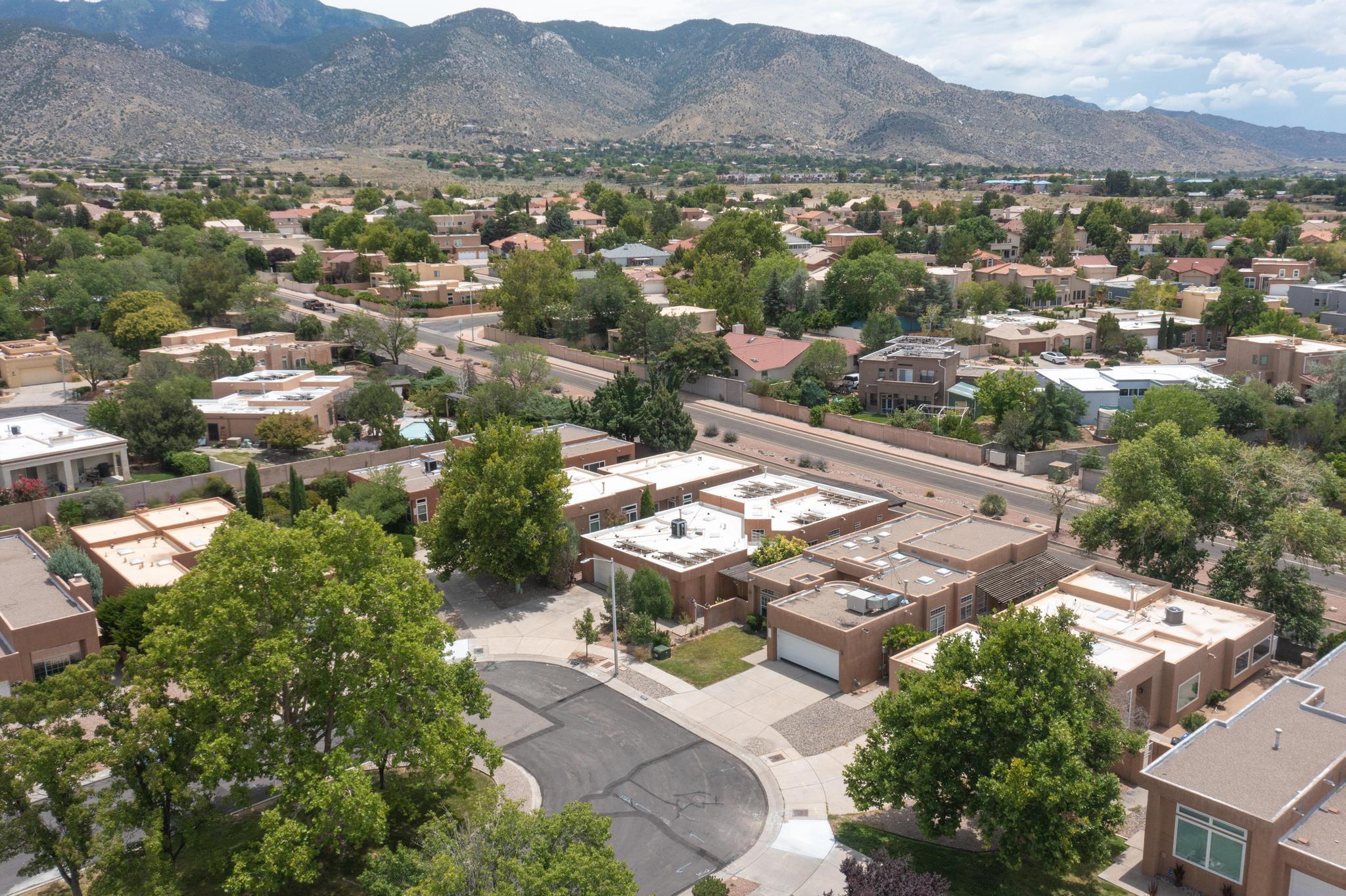 5704 PEPPERTREE Place NE