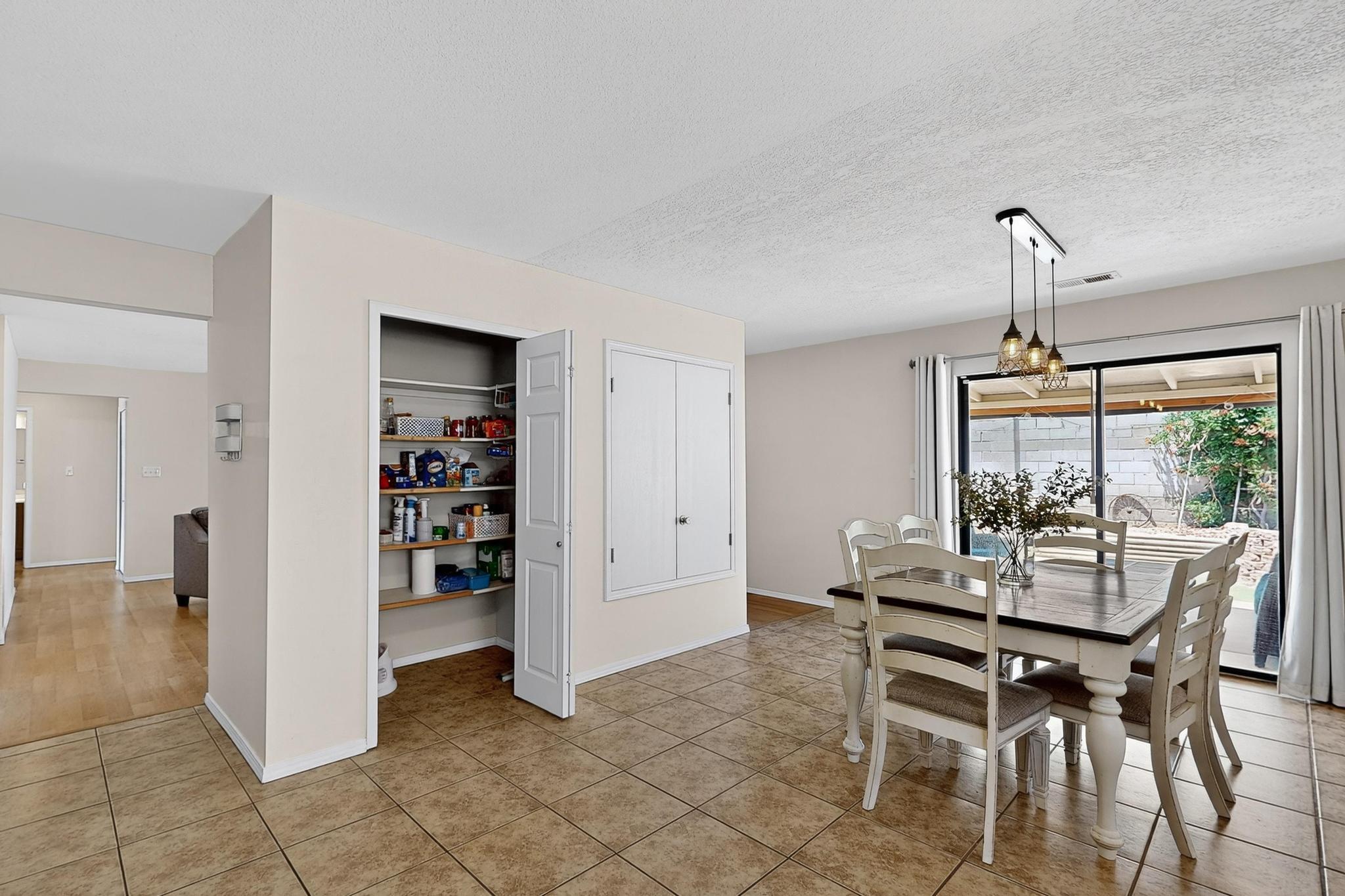 459 WESTERN HILLS Drive SE