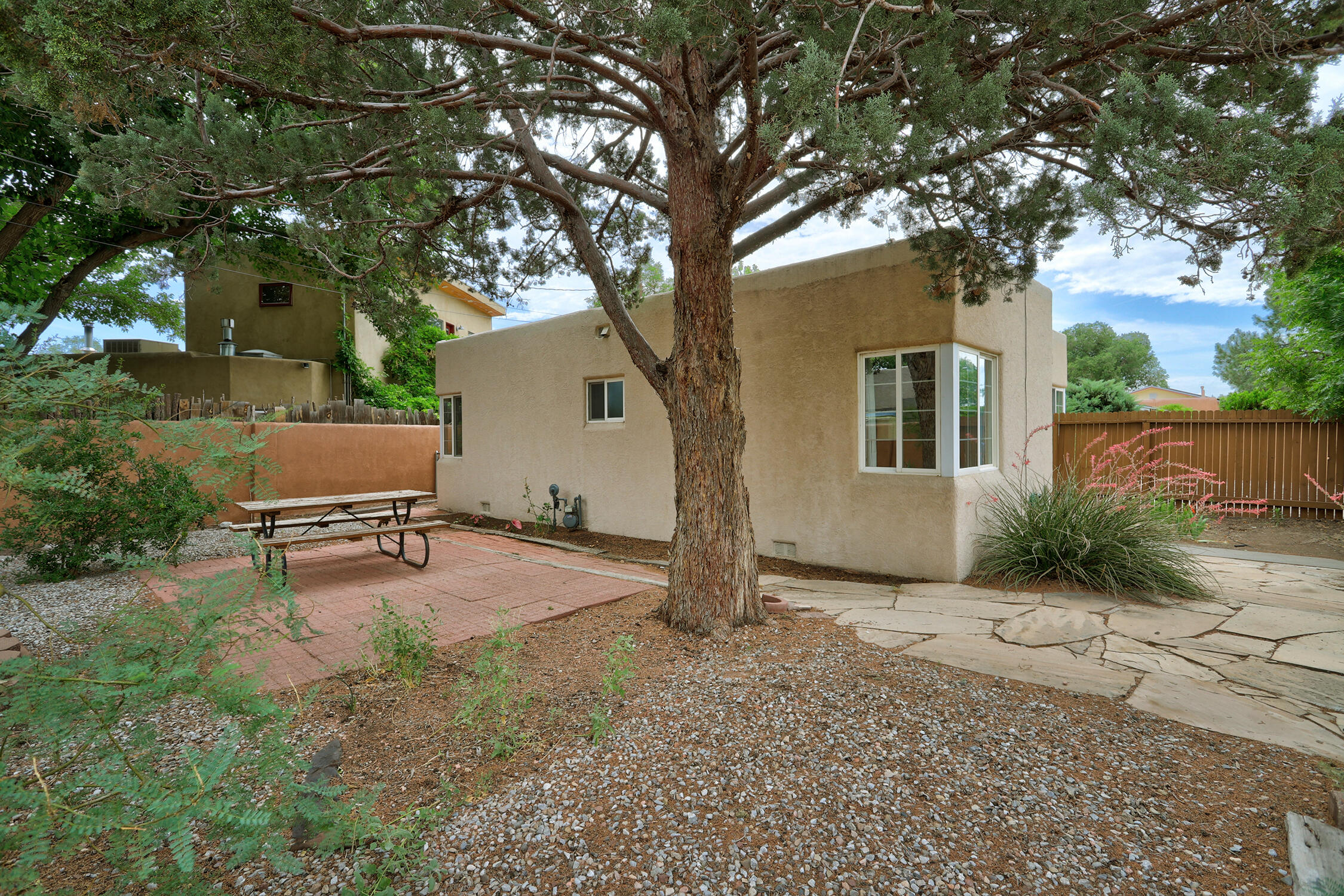 414 CHACOMA Place SW