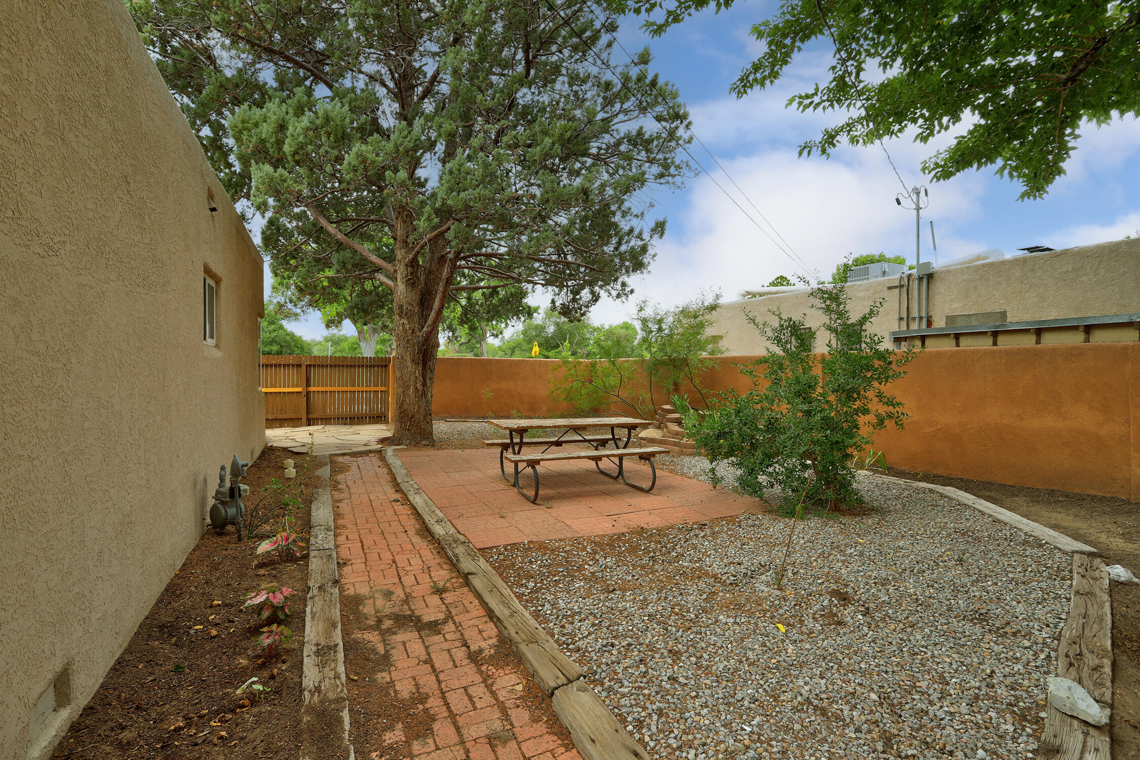 414 CHACOMA Place SW