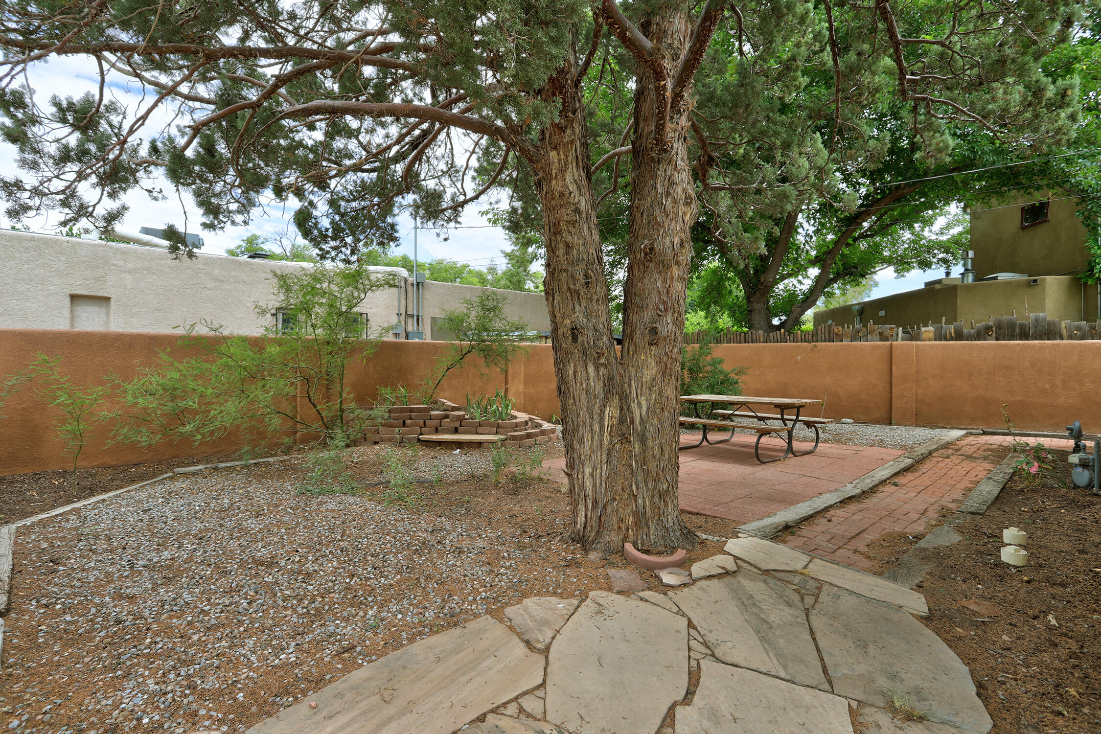 414 CHACOMA Place SW