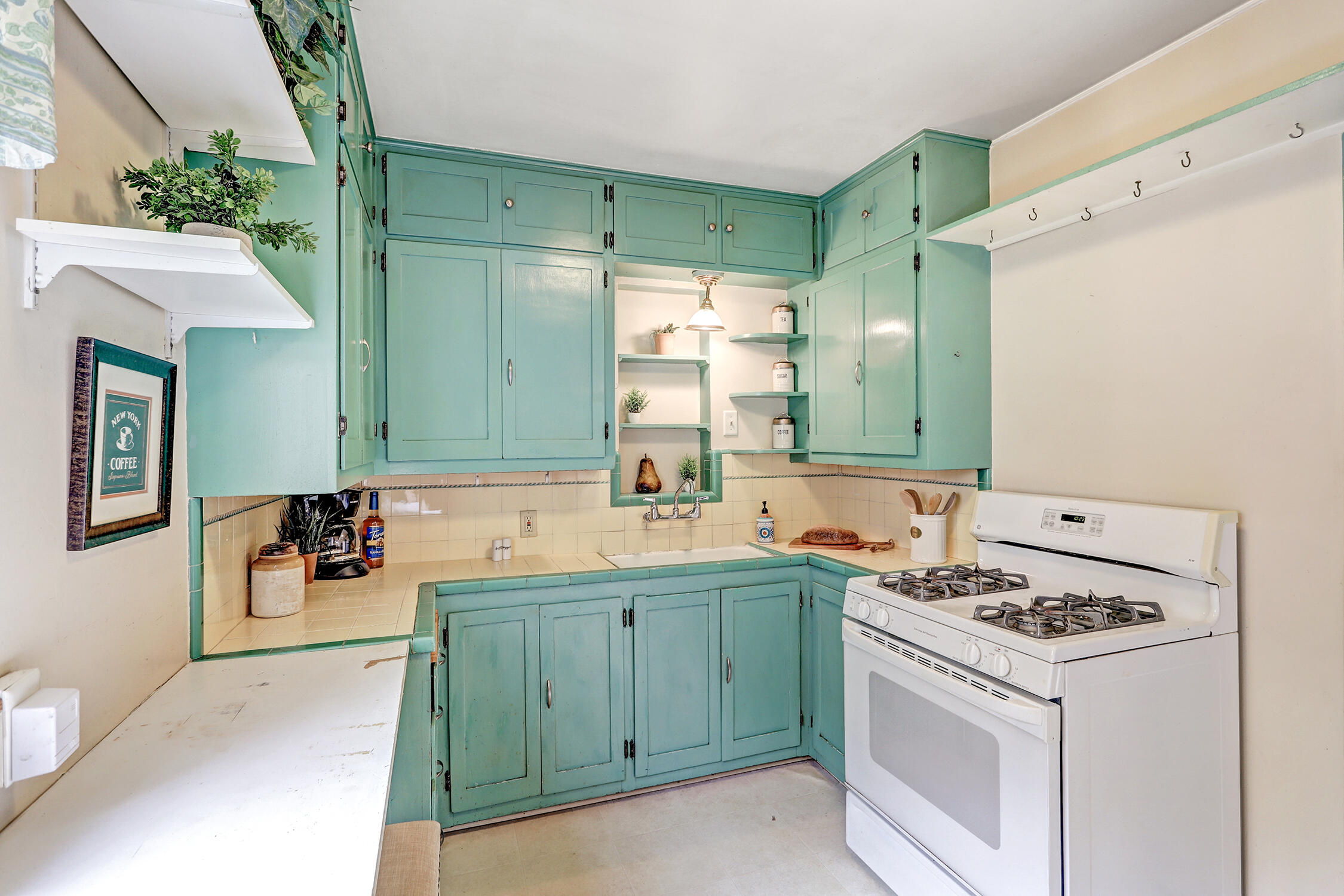 414 CHACOMA Place SW