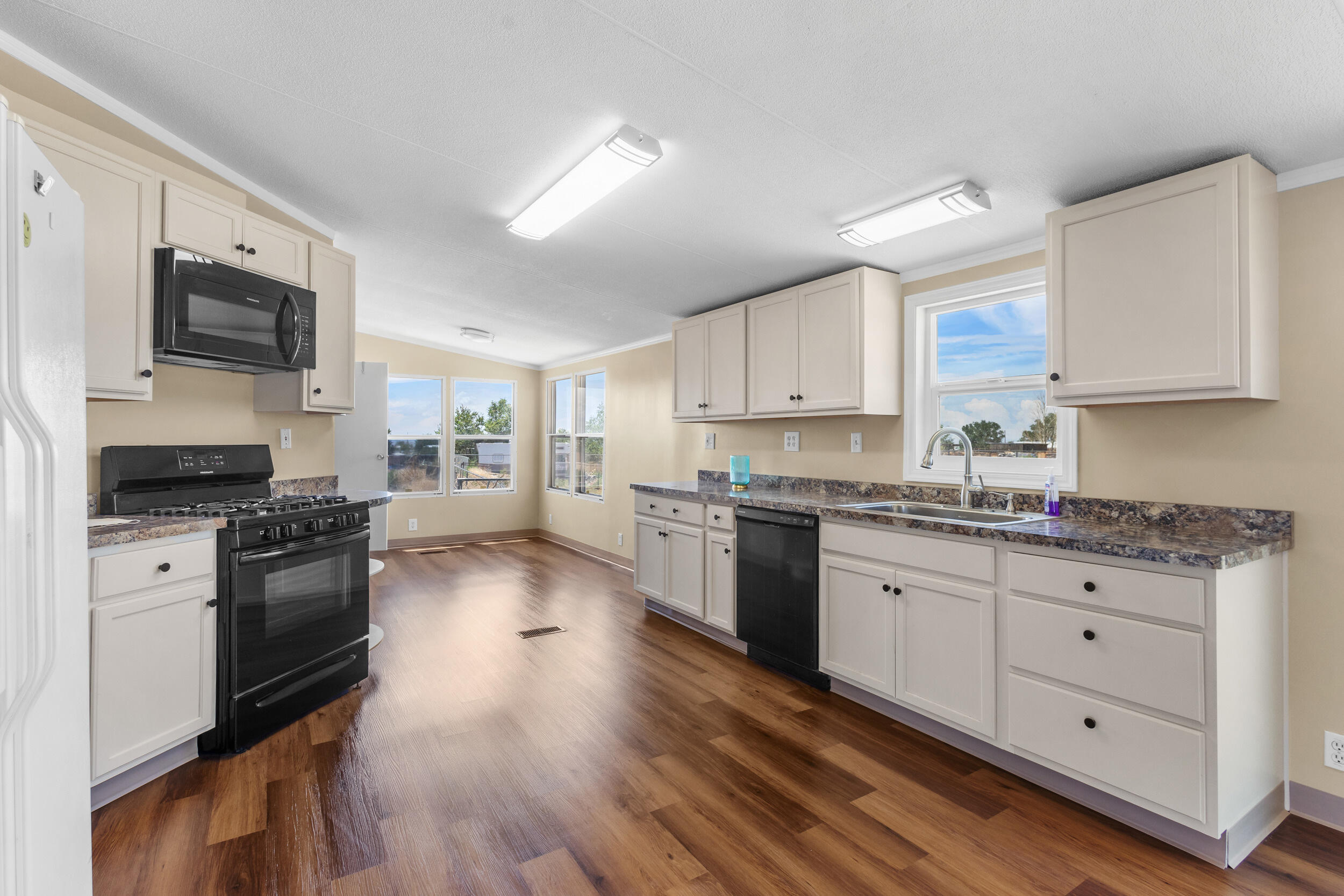 3 OAK Circle