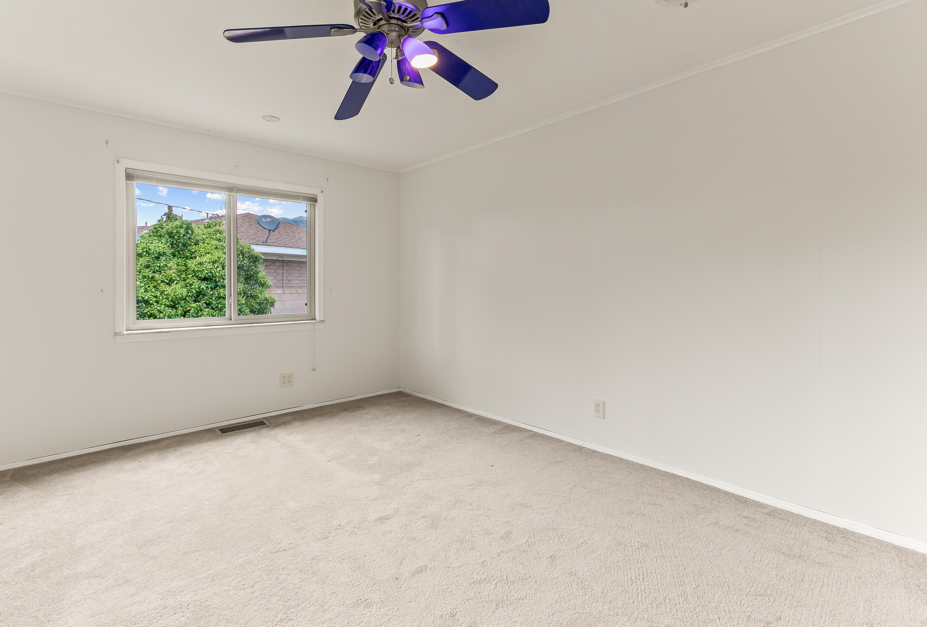 1027 LOYOLA Place NE