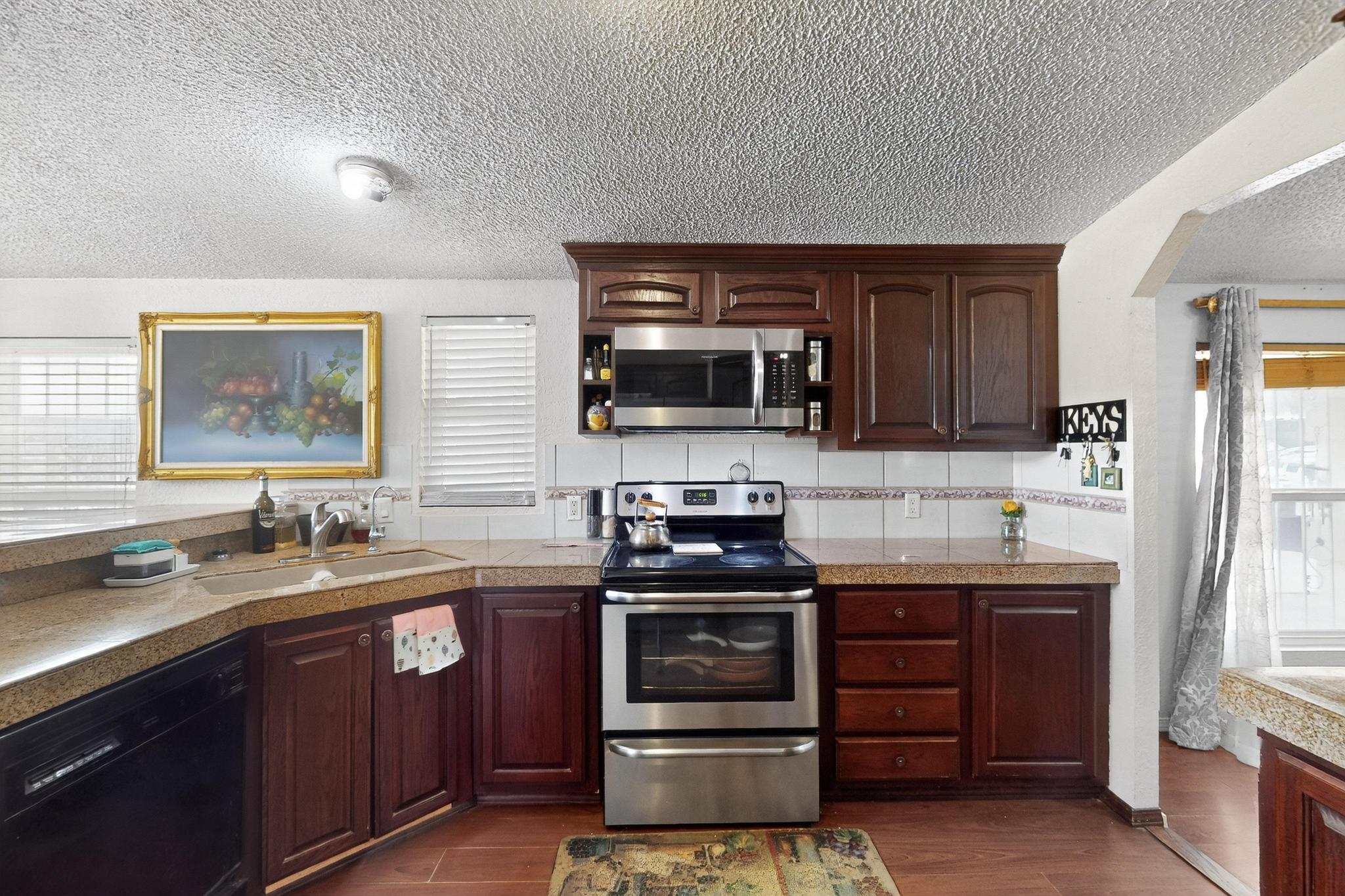 6916 RAY Lane SW