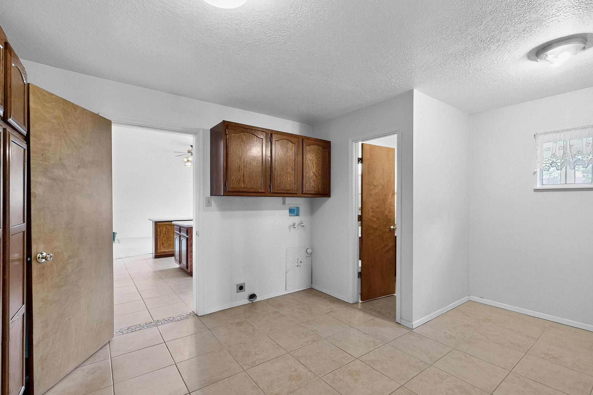 329 HATHAWAY Circle
