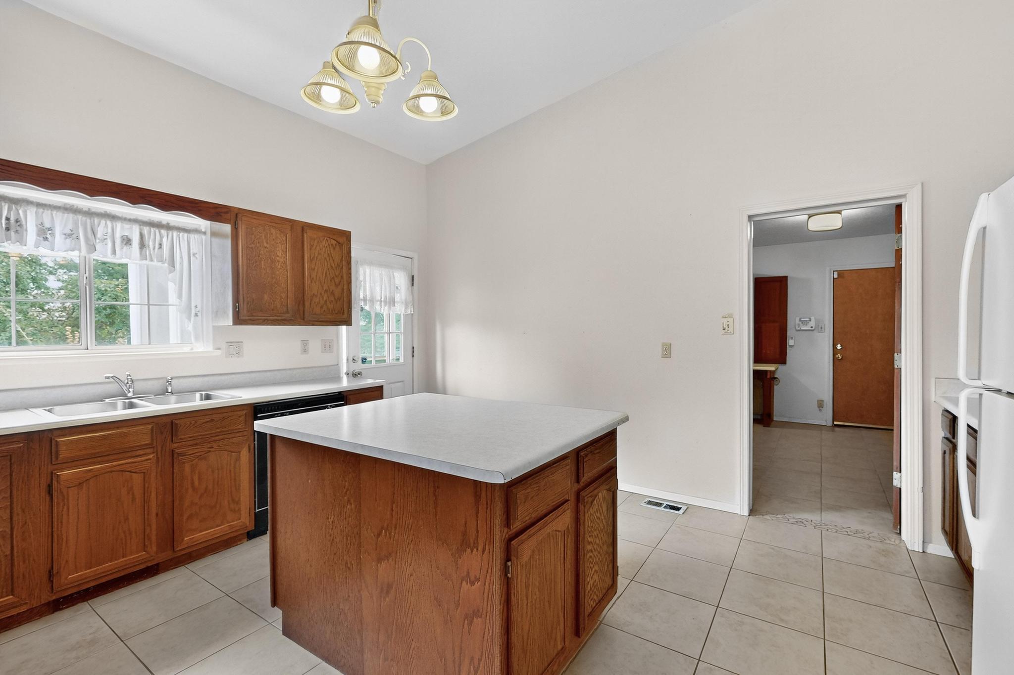 329 HATHAWAY Circle