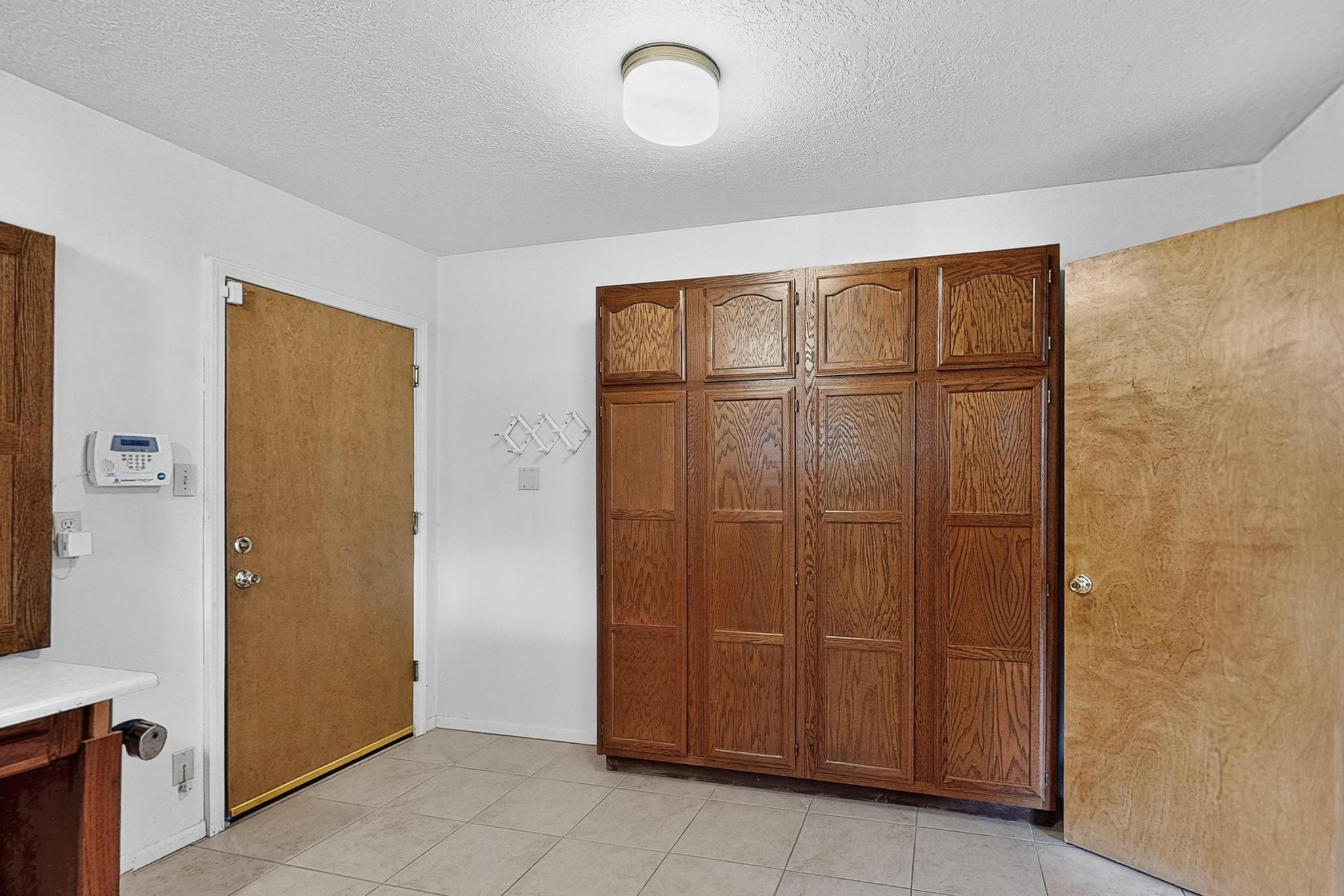 329 HATHAWAY Circle