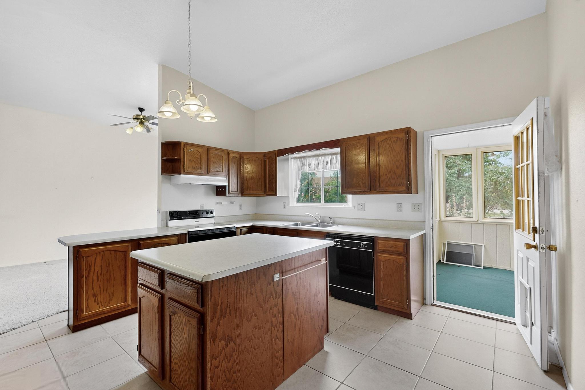 329 HATHAWAY Circle
