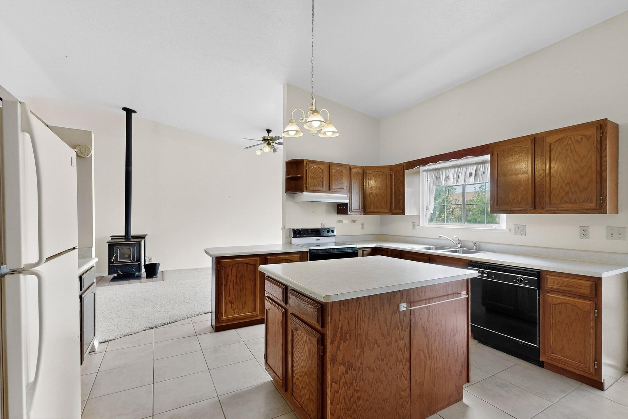 329 HATHAWAY Circle