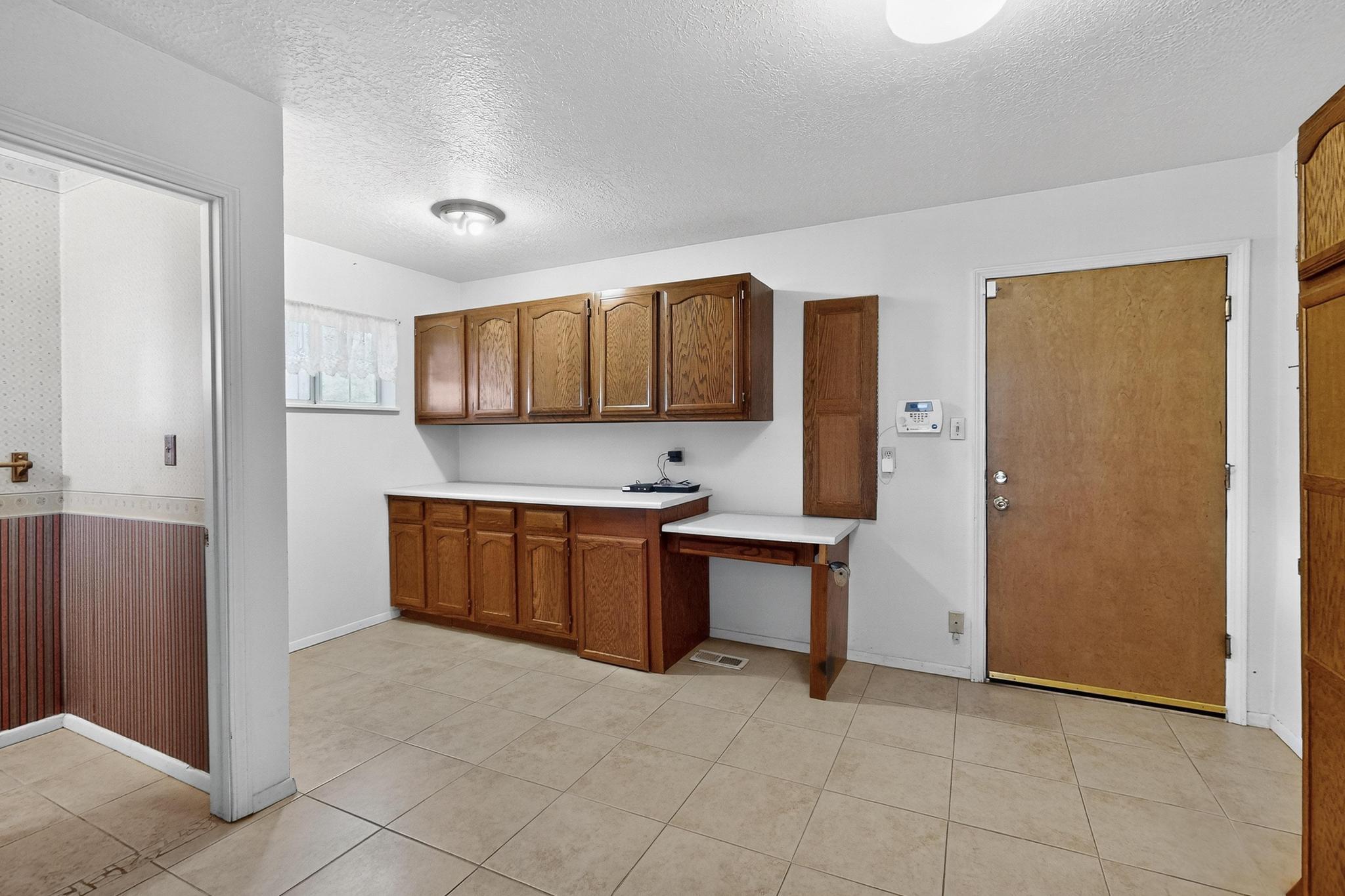 329 HATHAWAY Circle