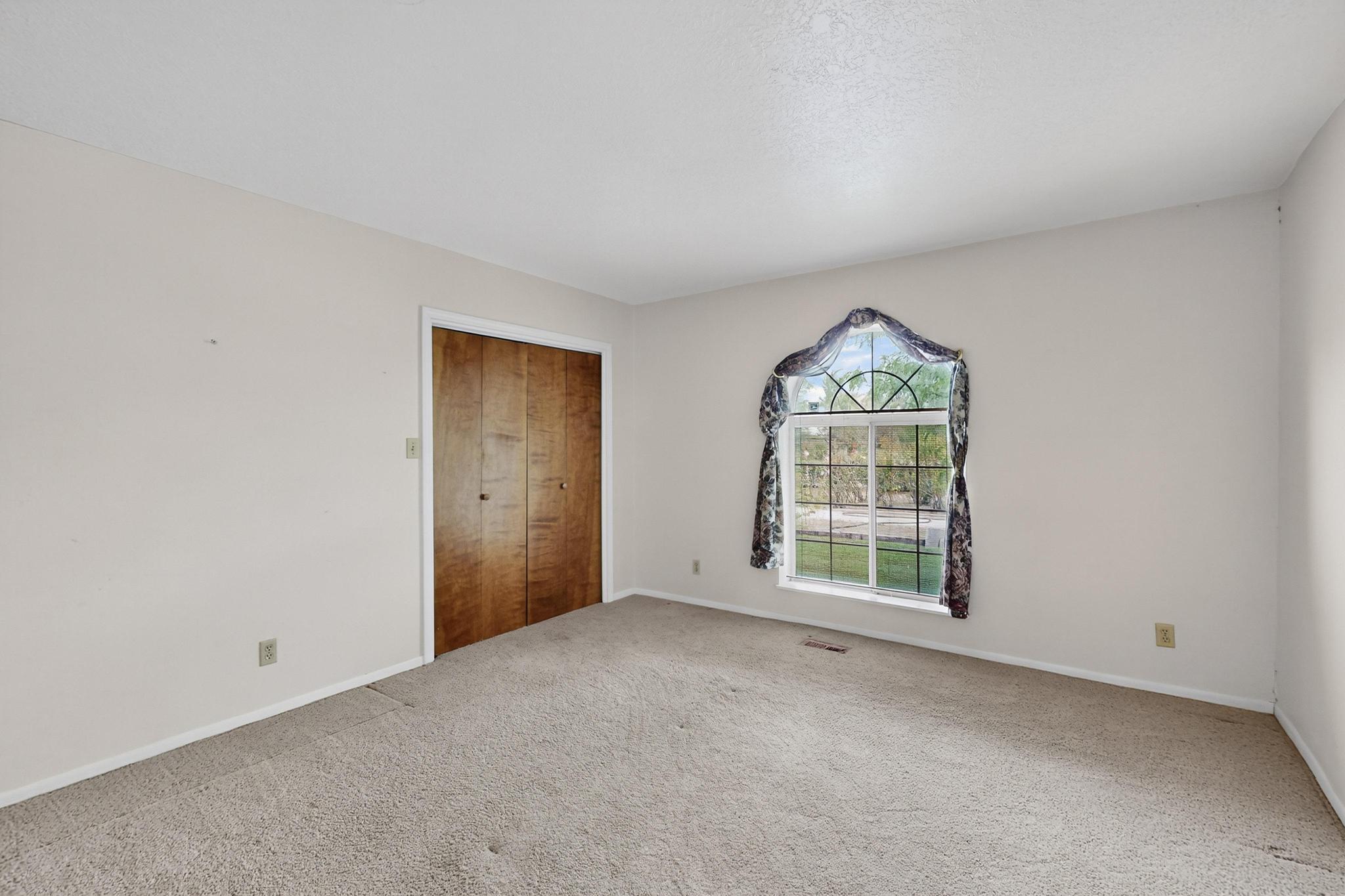 329 HATHAWAY Circle