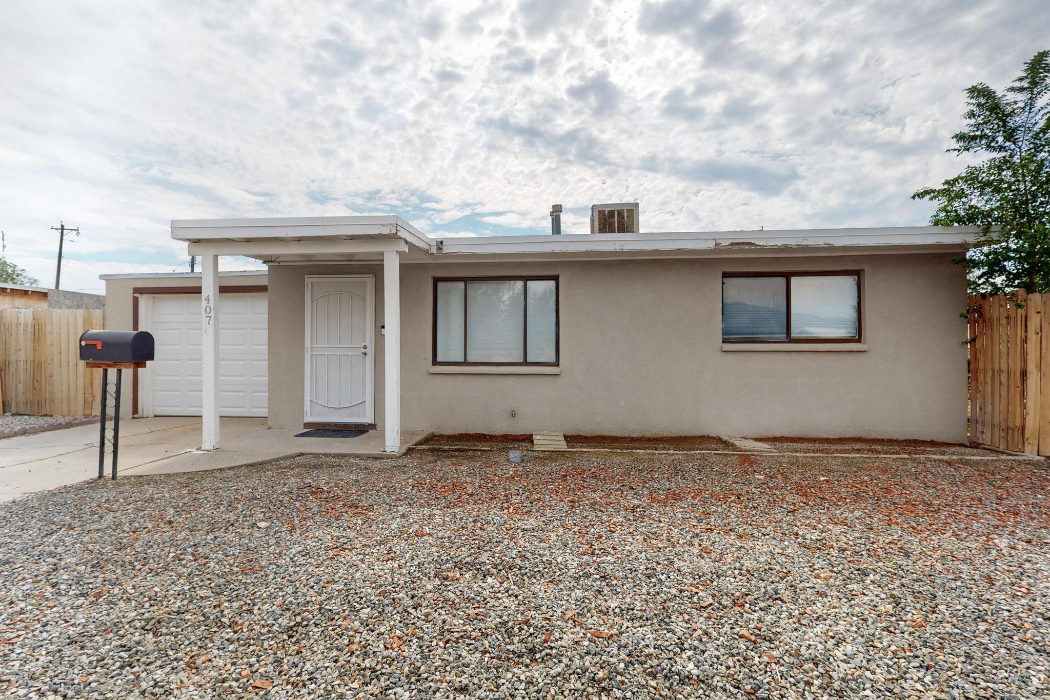 407 DALLAS Street NE