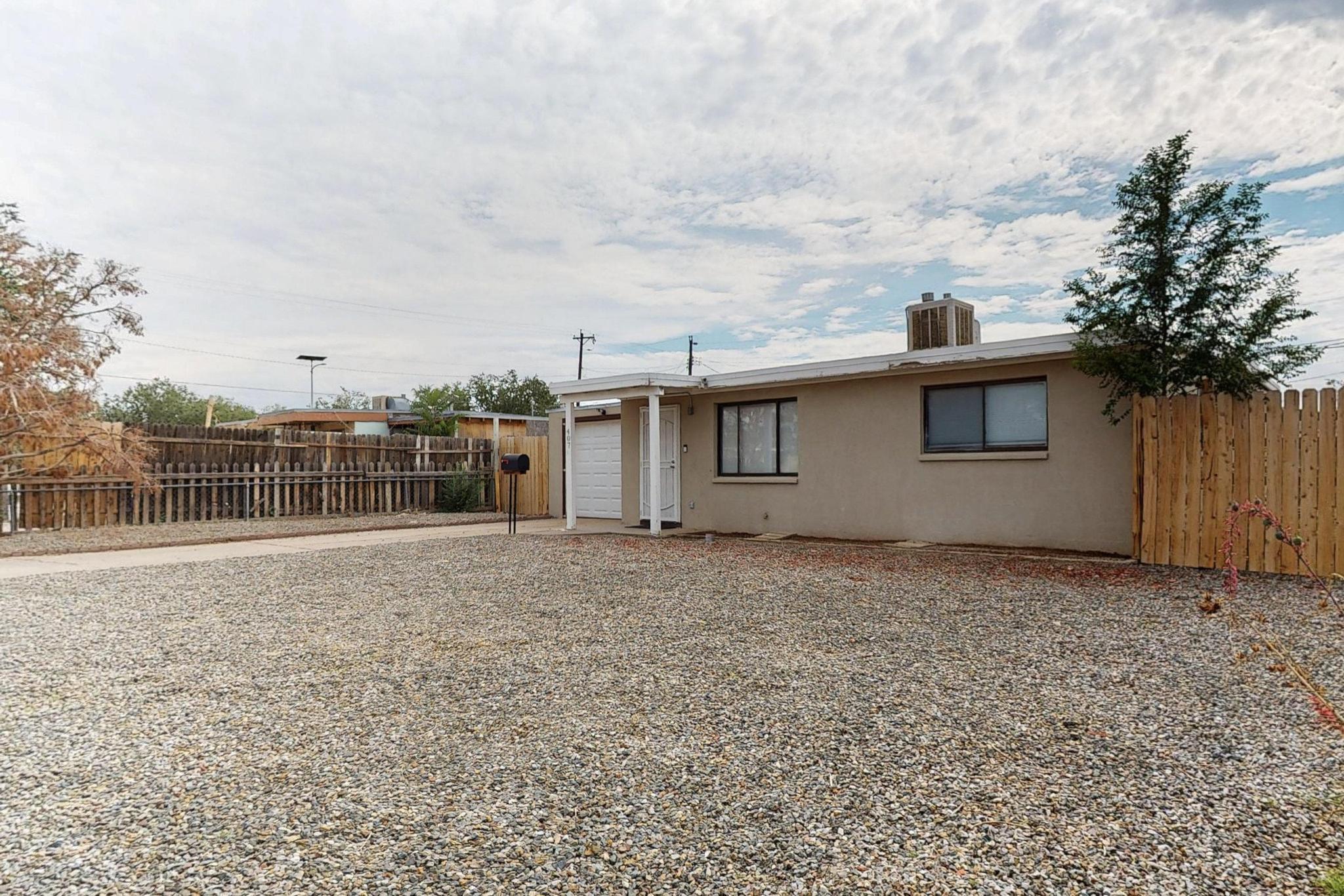 407 DALLAS Street NE