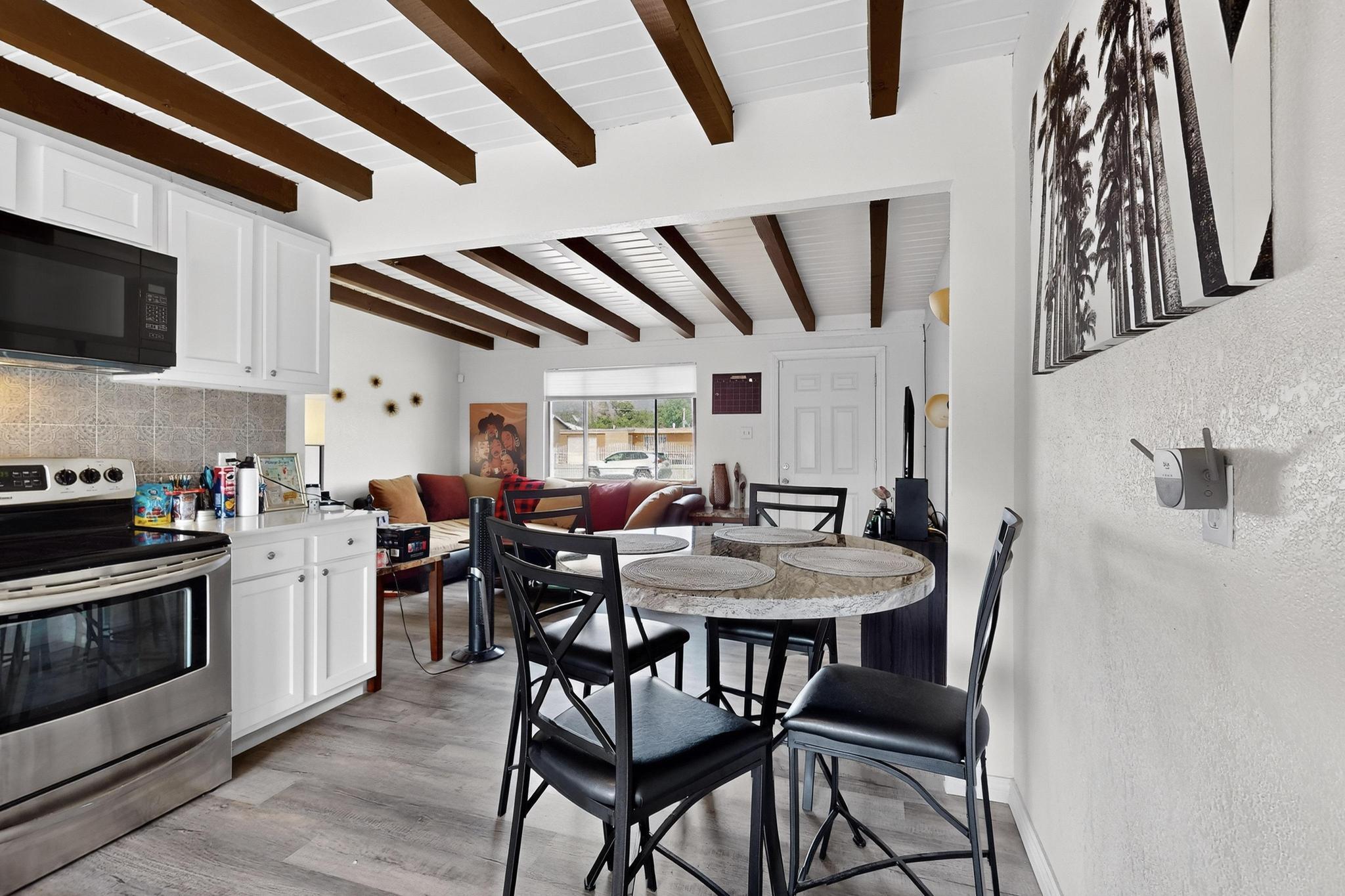 407 DALLAS Street NE