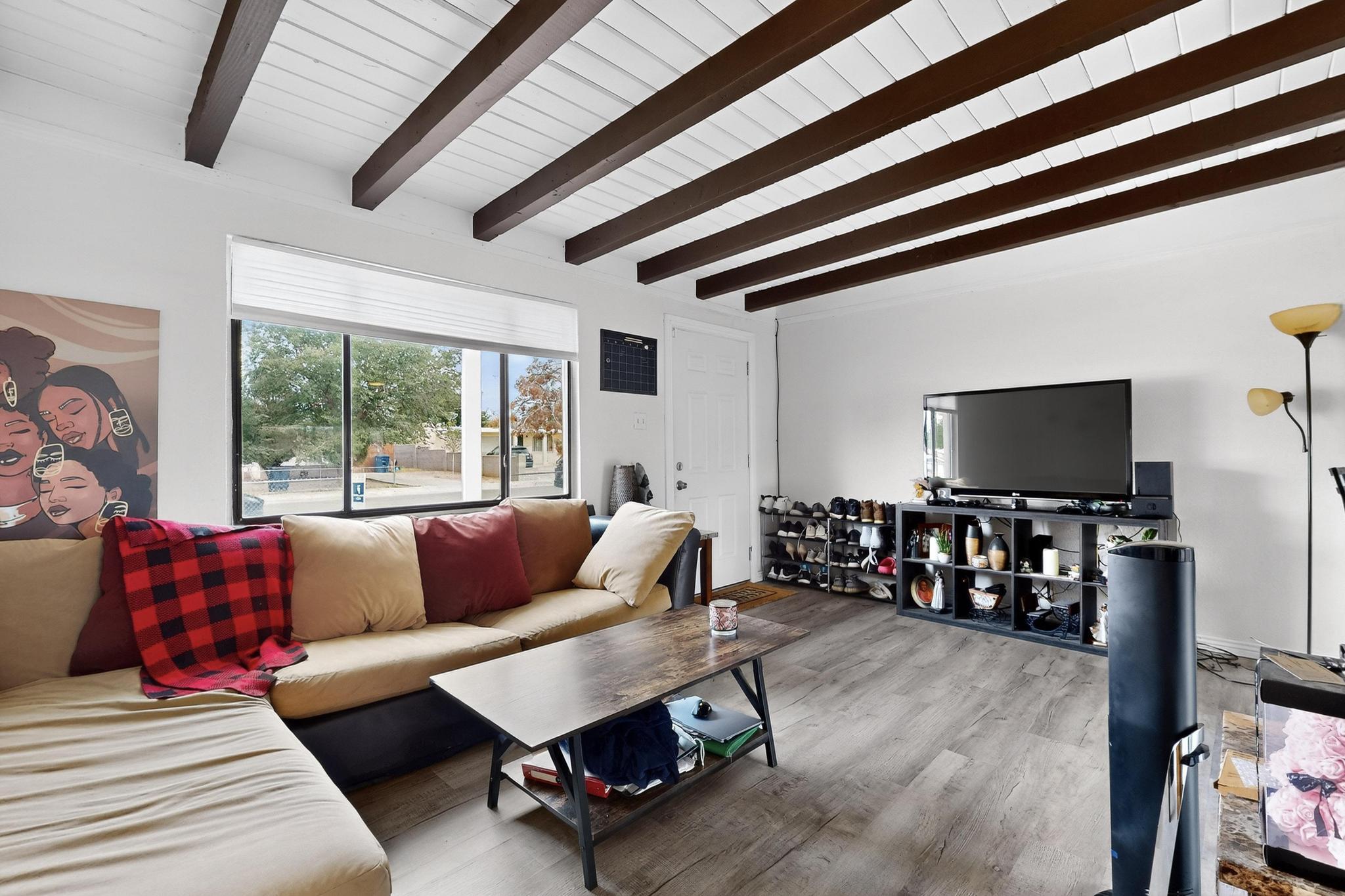 407 DALLAS Street NE