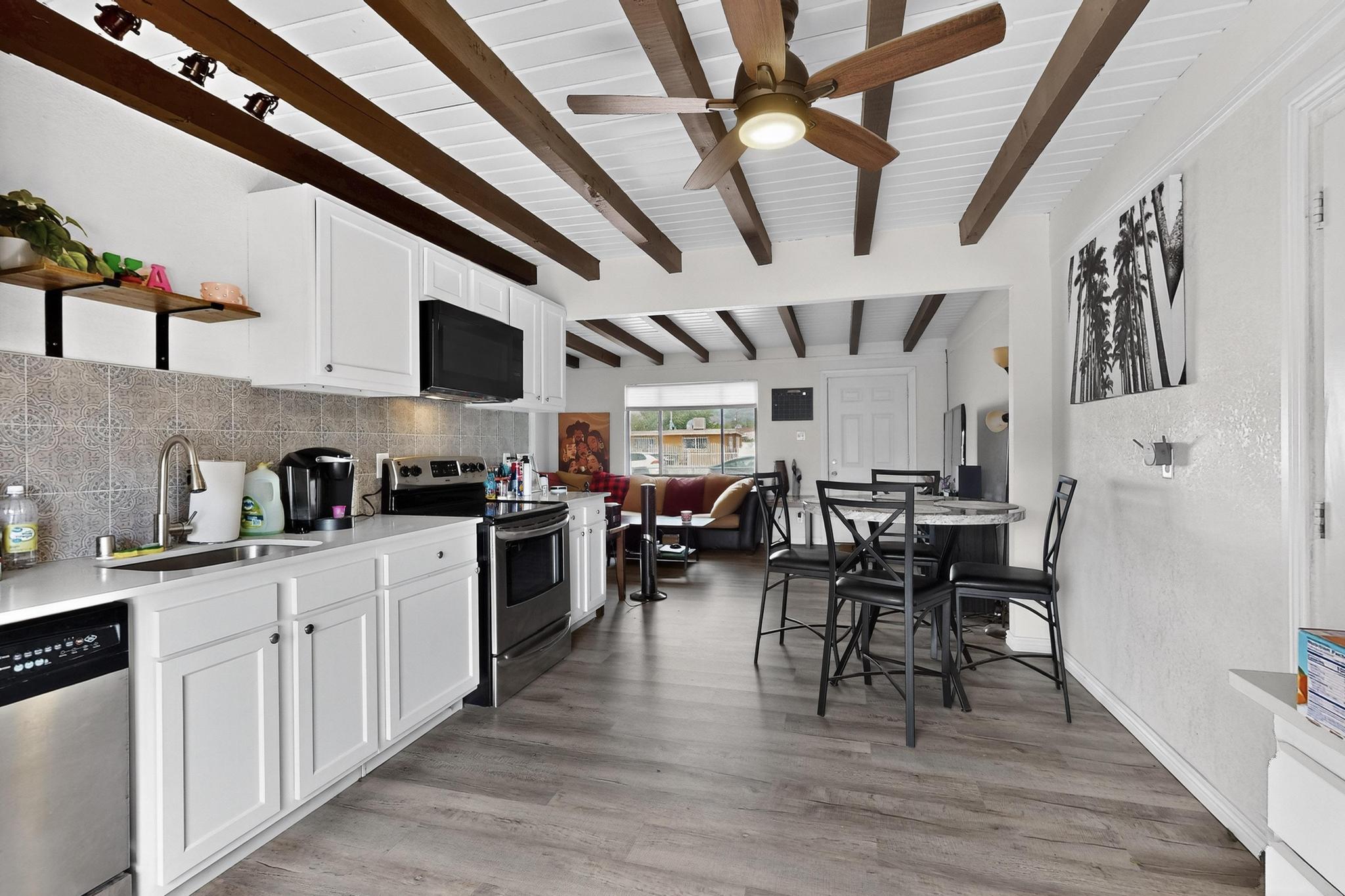 407 DALLAS Street NE