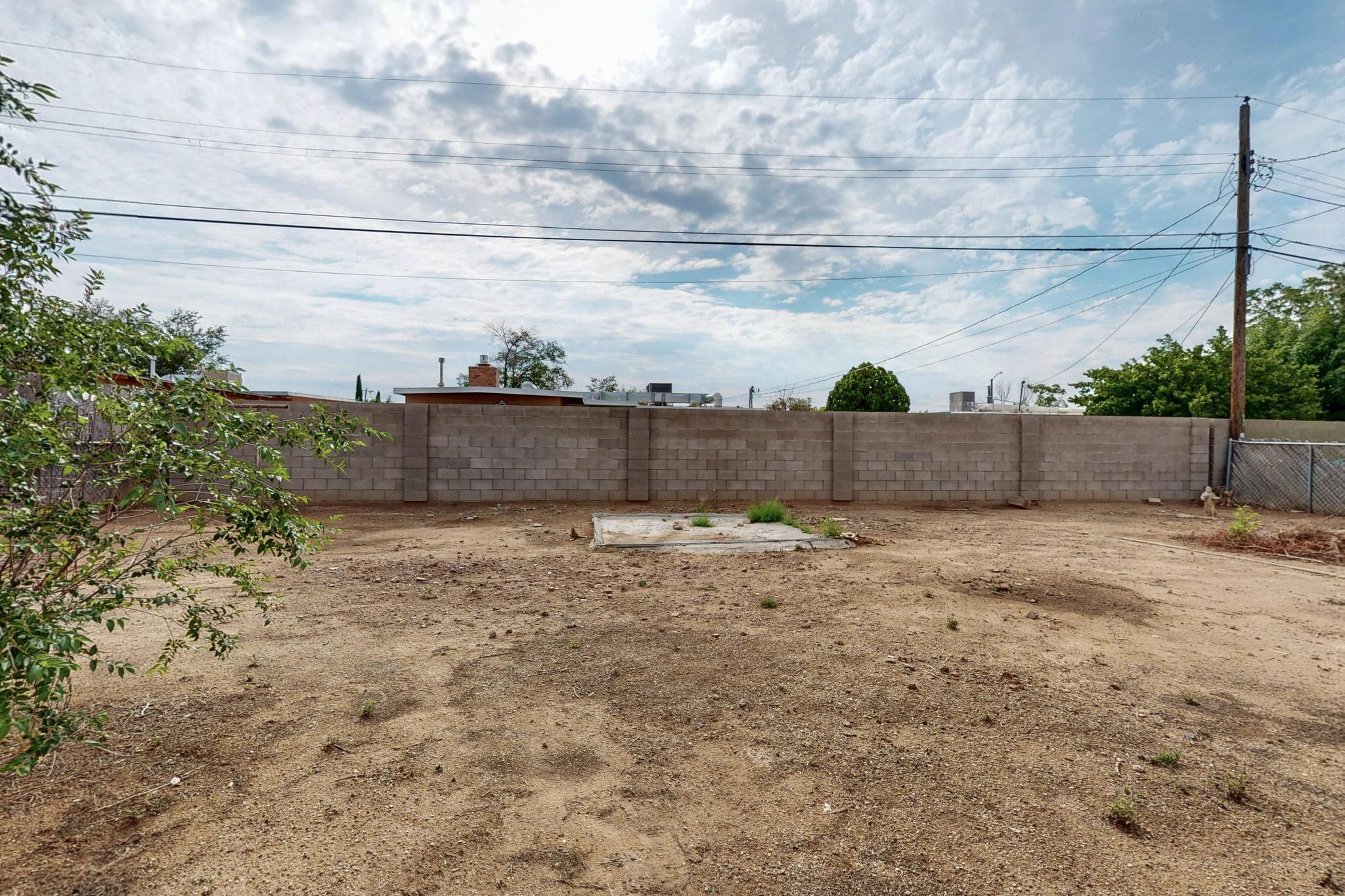 407 DALLAS Street NE