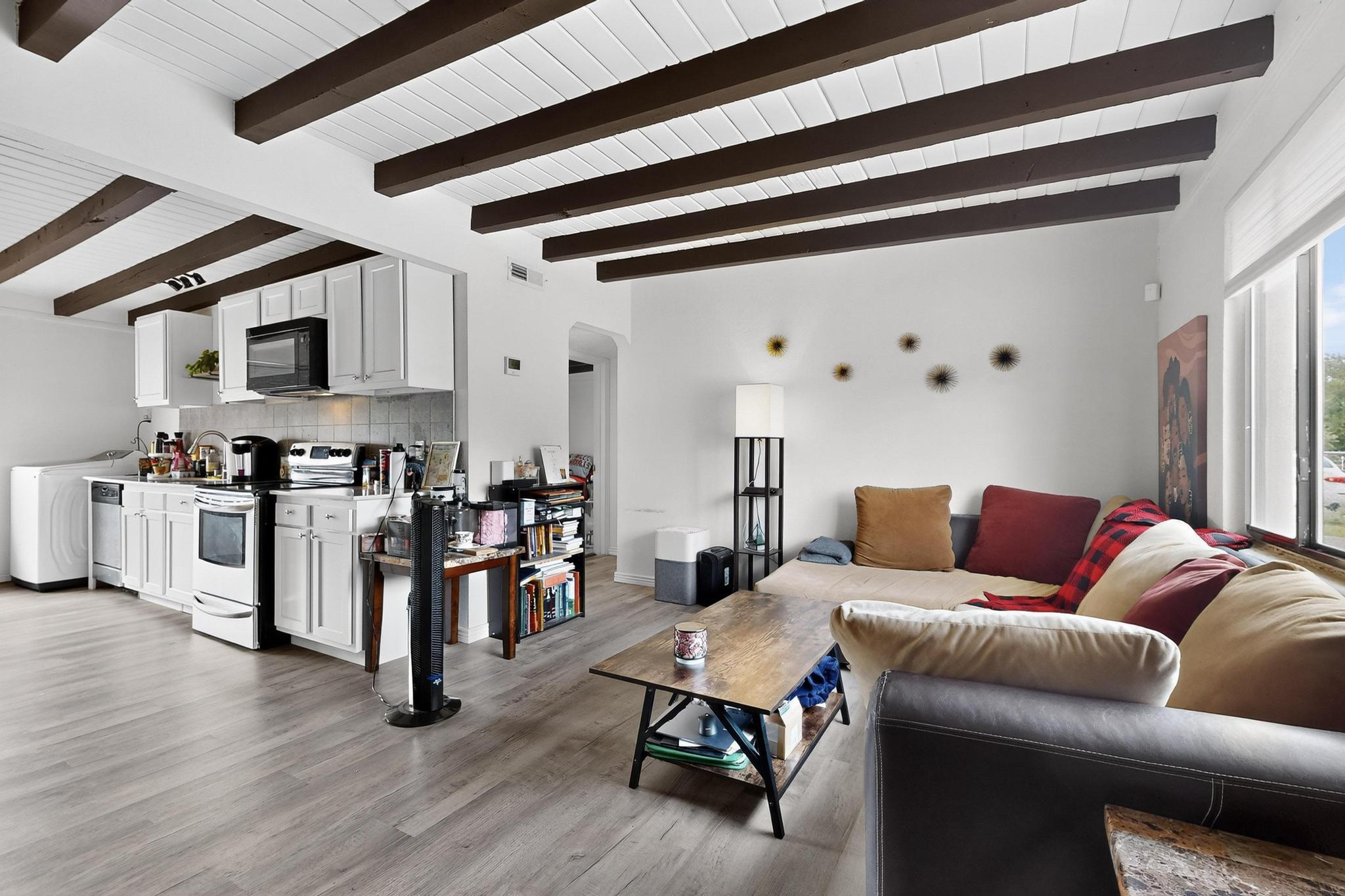 407 DALLAS Street NE