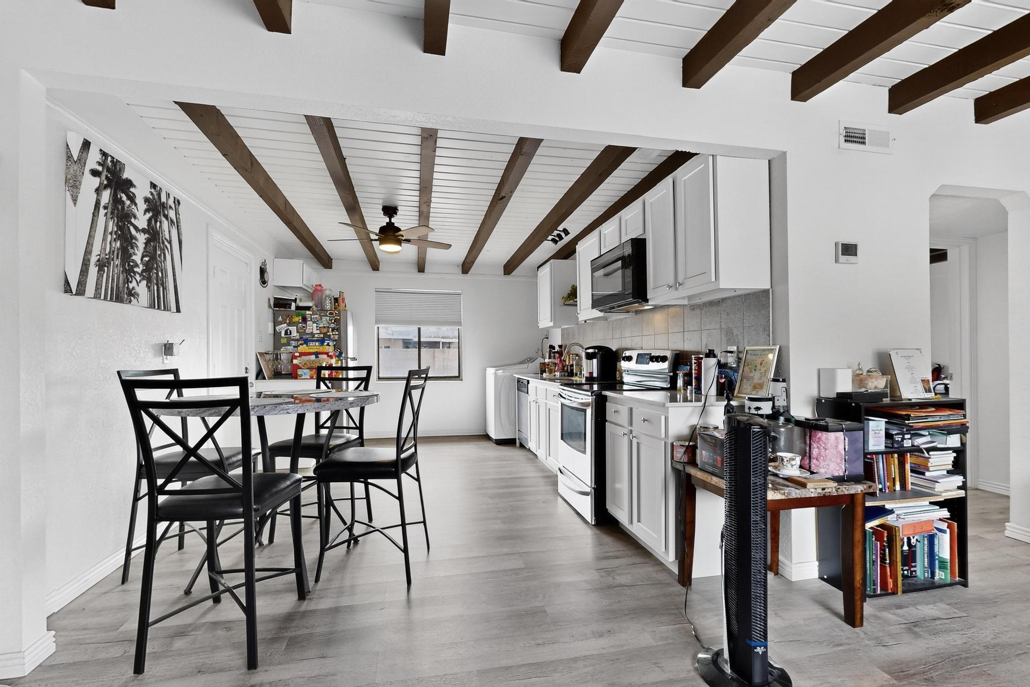 407 DALLAS Street NE