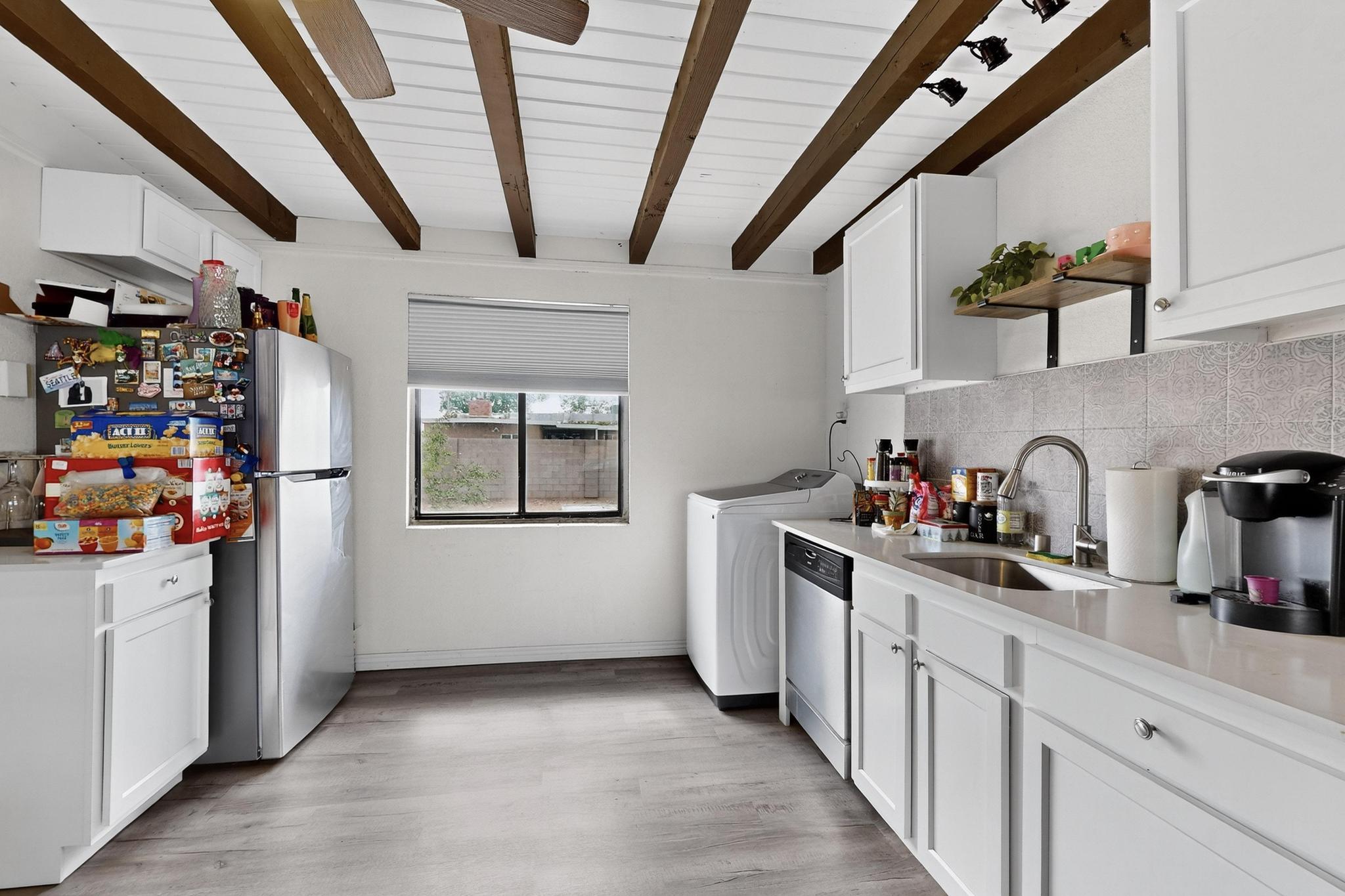 407 DALLAS Street NE