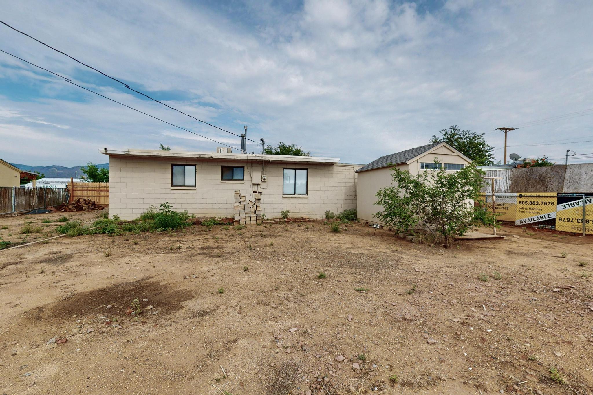 407 DALLAS Street NE