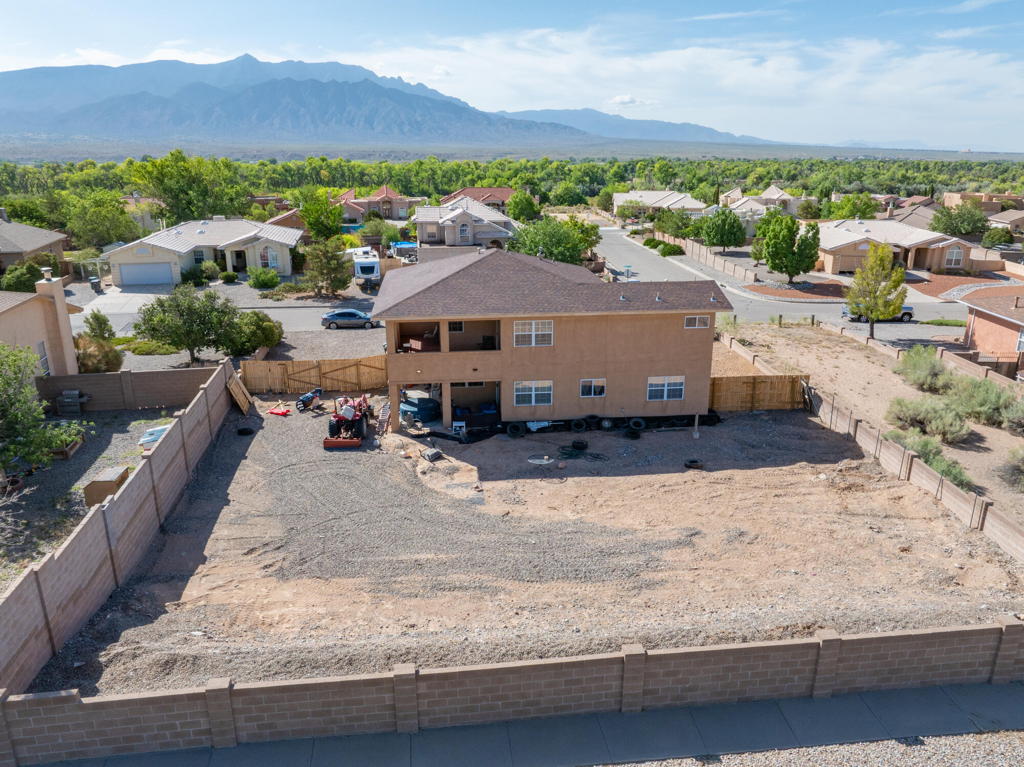 2472 MANZANO Loop NE