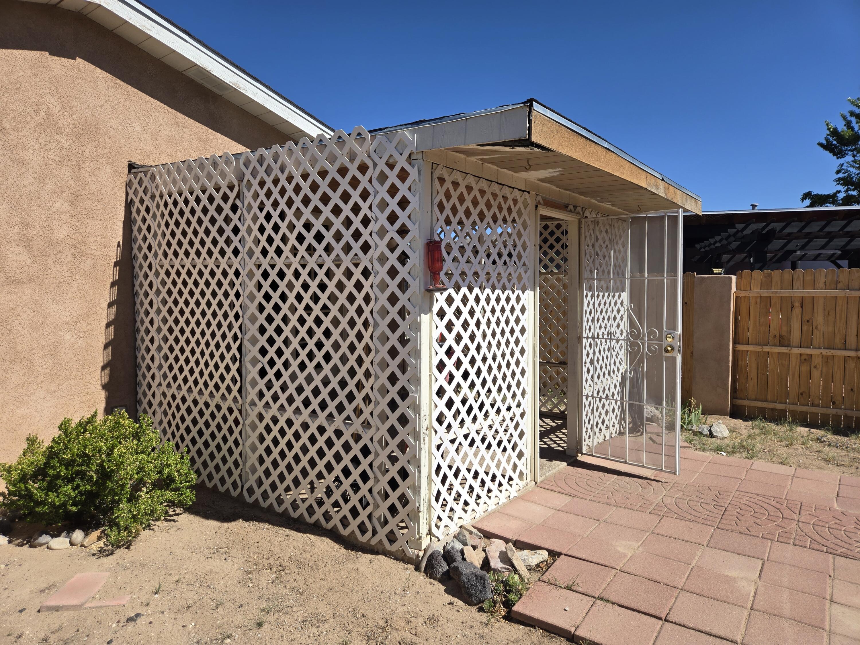 519 FENWICK Place SW