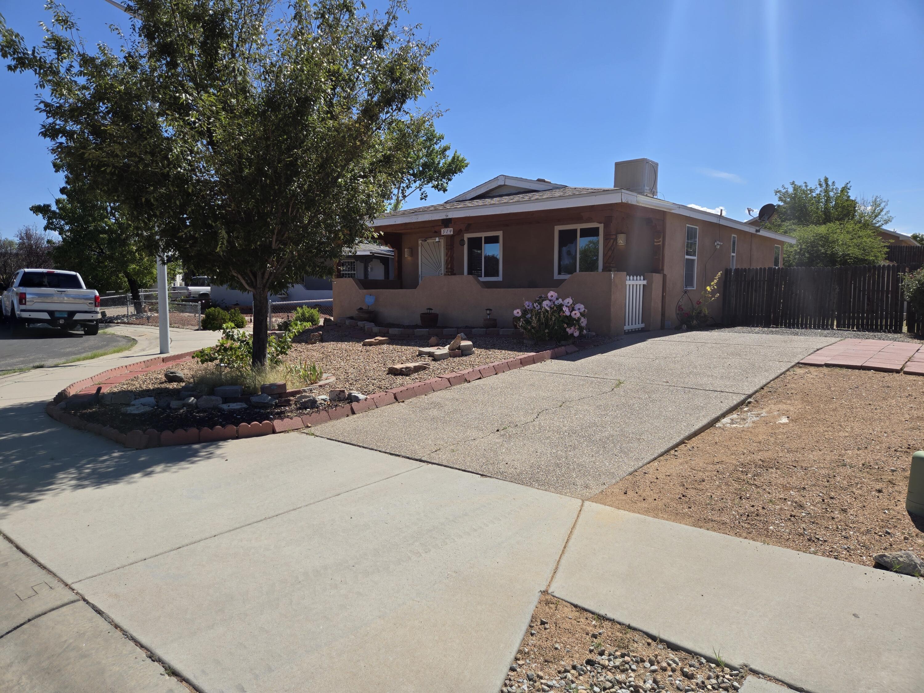 519 FENWICK Place SW