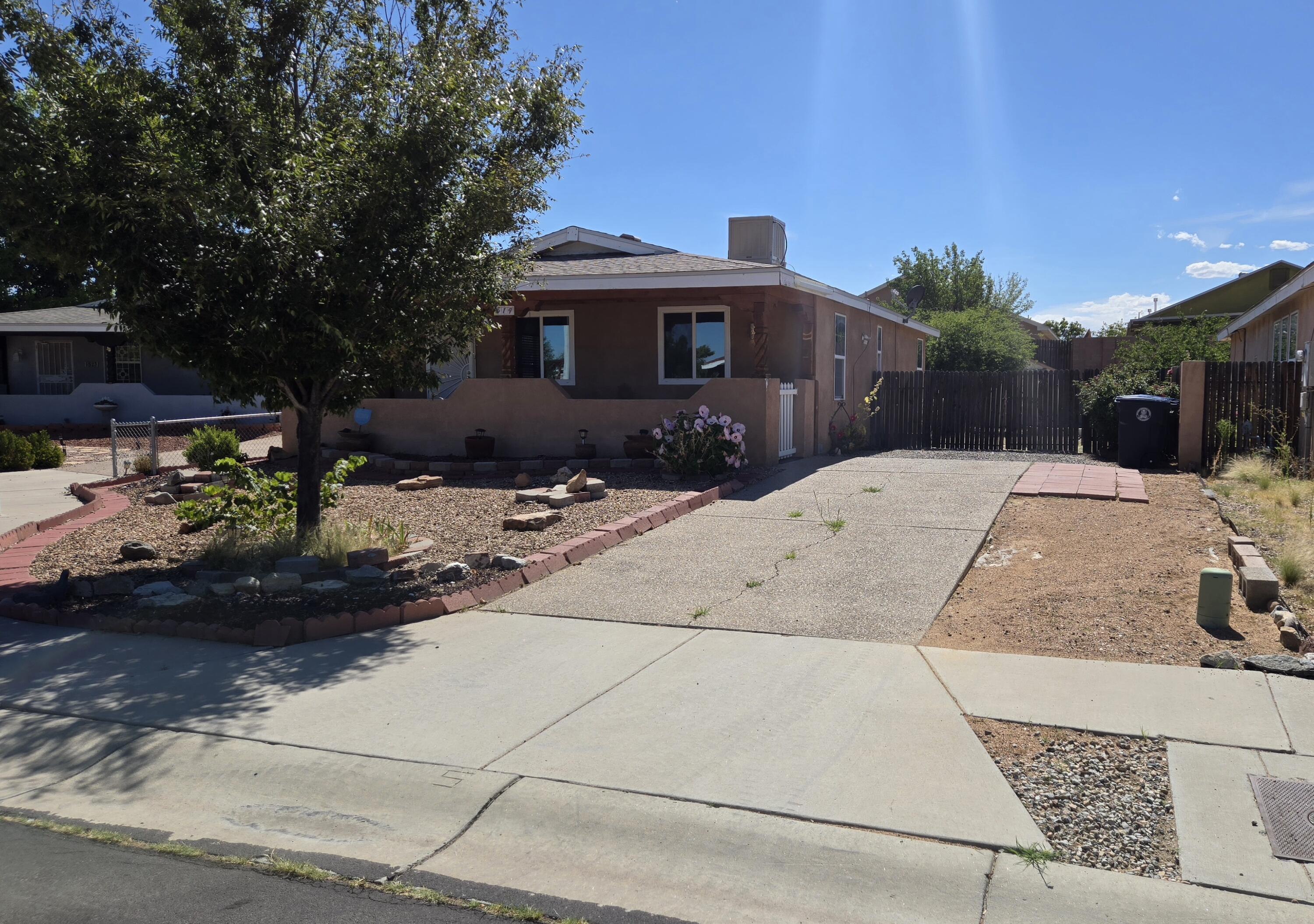 519 FENWICK Place SW
