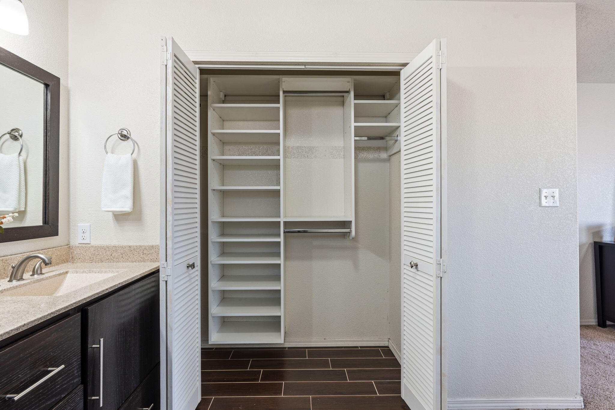 7564 CRICKET HILL Drive NE