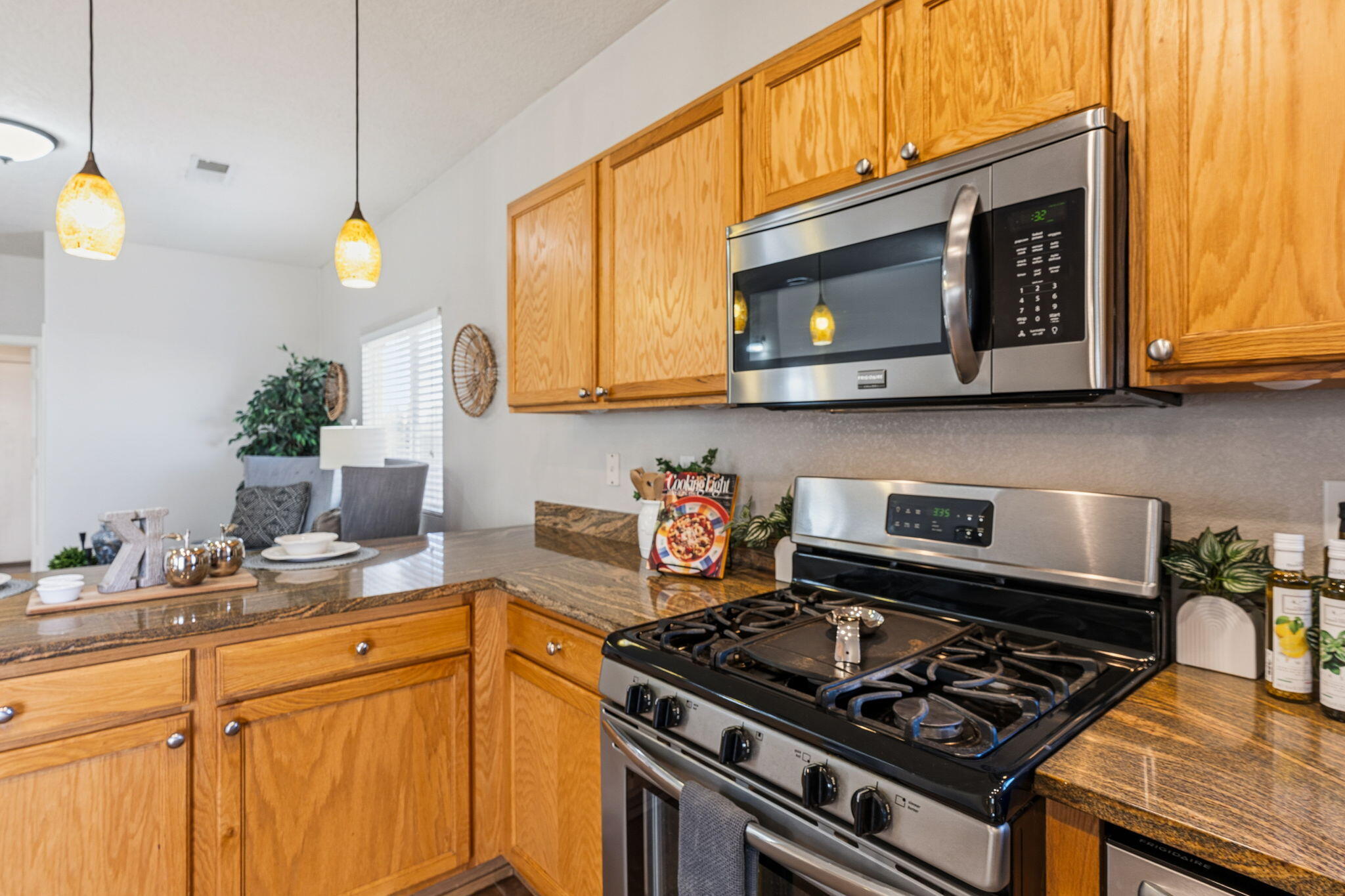 7564 CRICKET HILL Drive NE