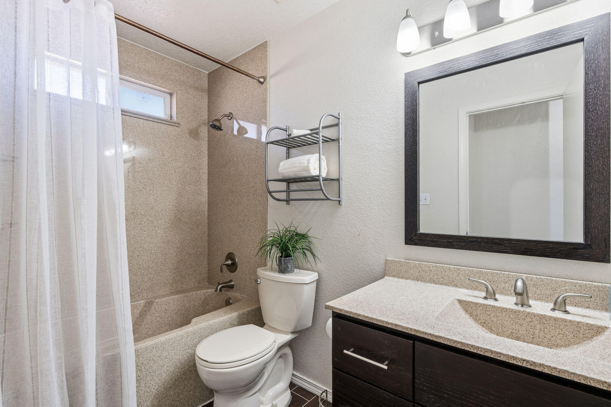 7564 CRICKET HILL Drive NE