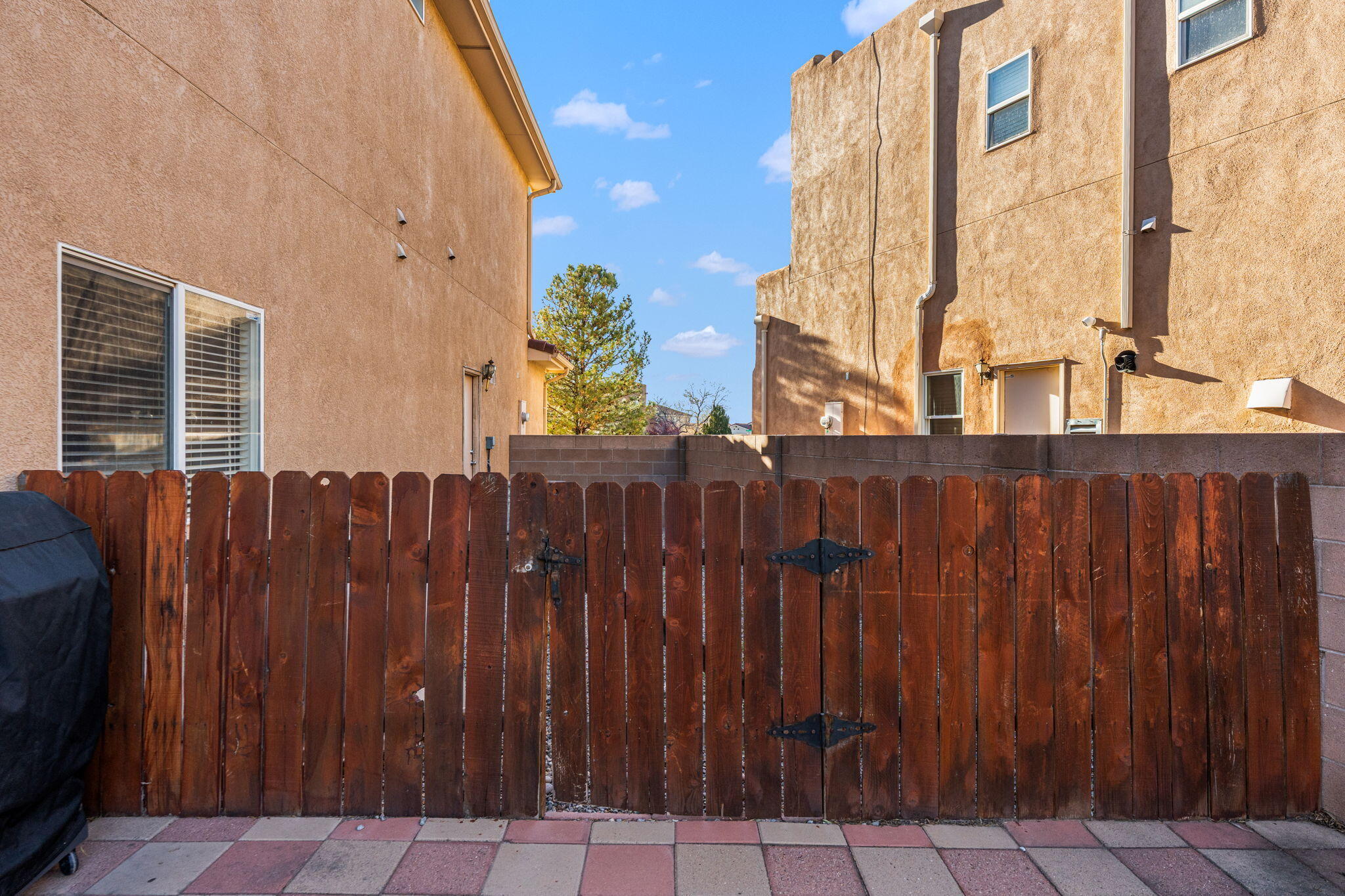 7564 CRICKET HILL Drive NE