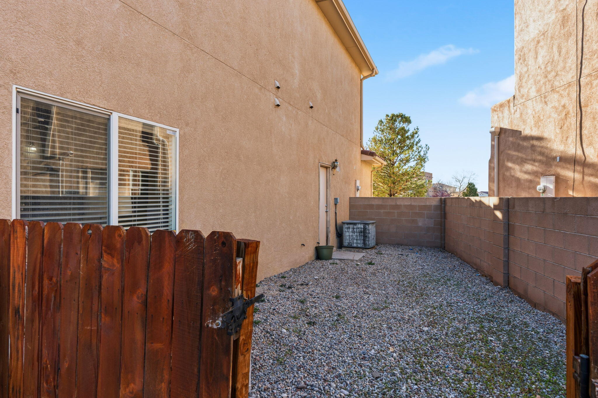 7564 CRICKET HILL Drive NE