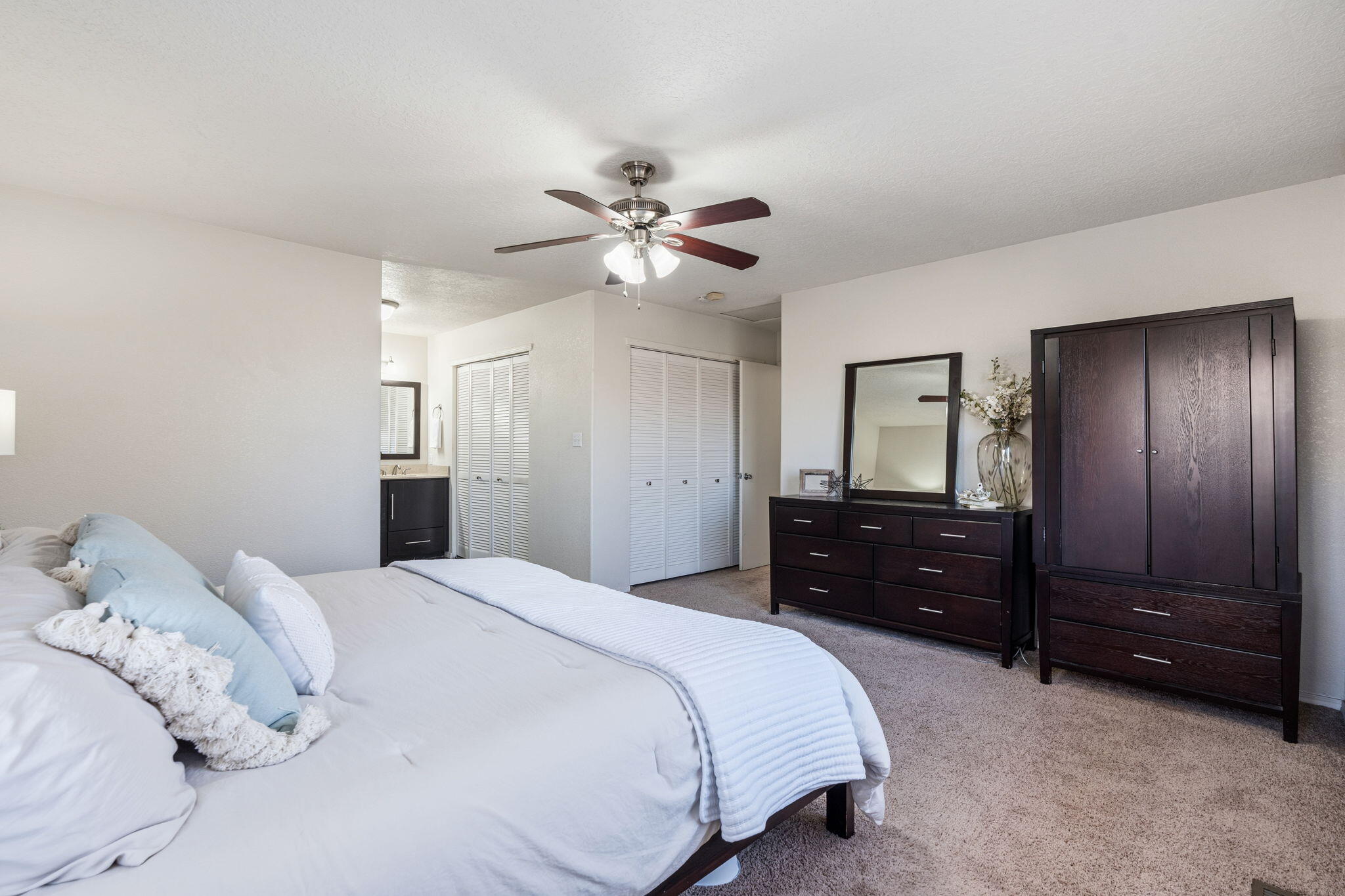 7564 CRICKET HILL Drive NE