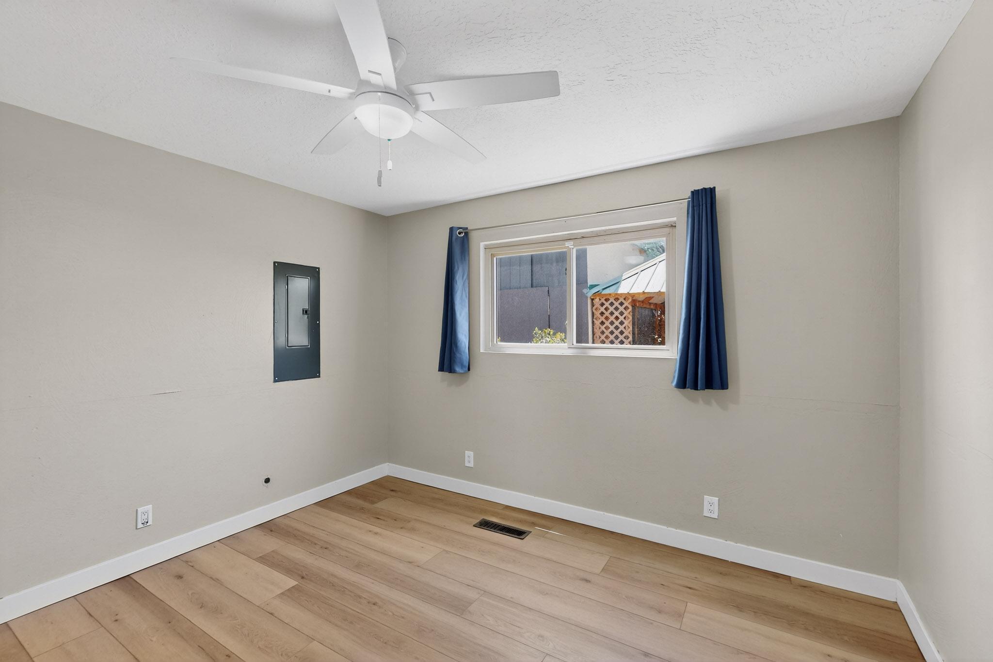 1109 PAISANO Street NE