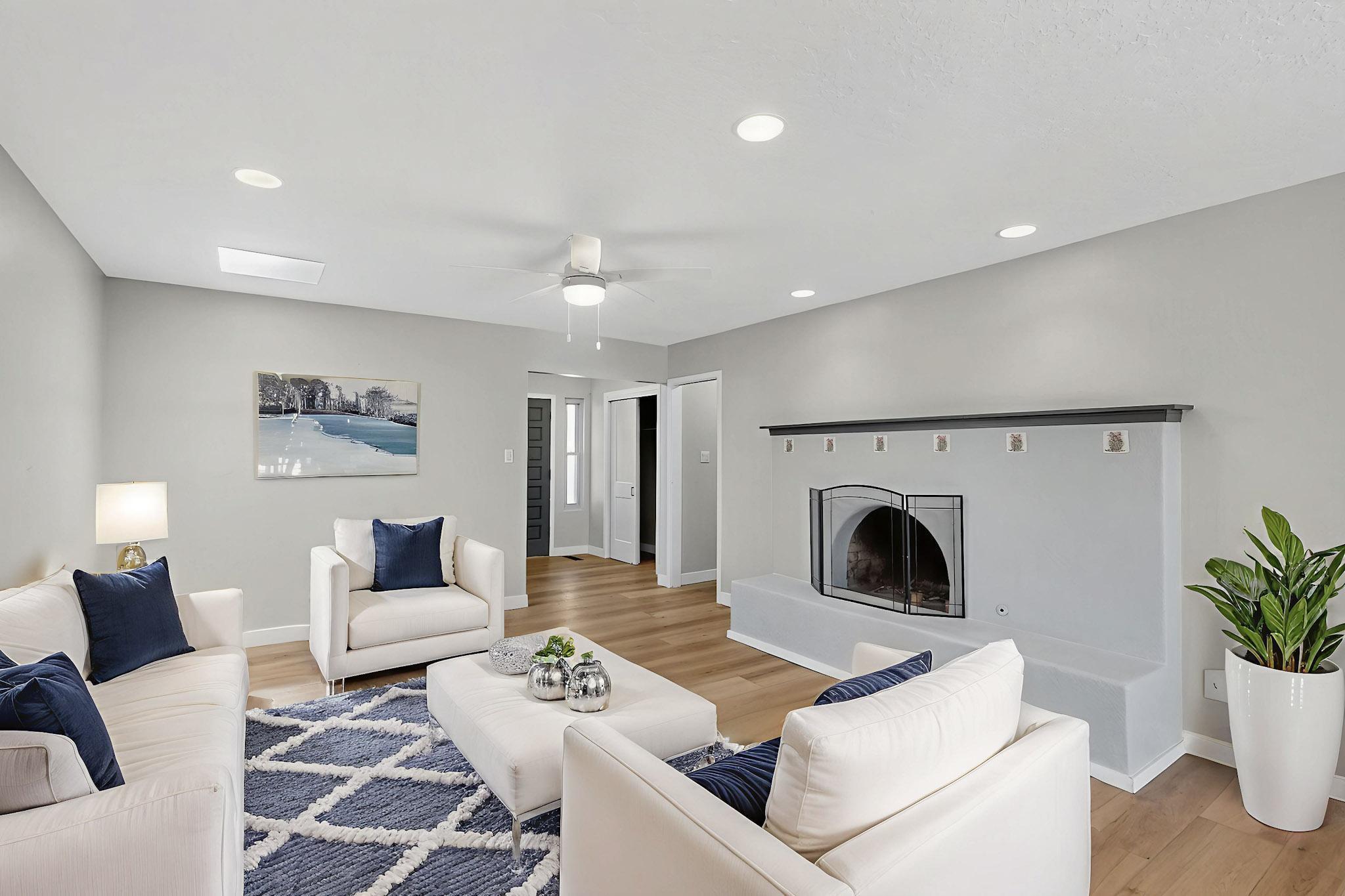 1109 PAISANO Street NE