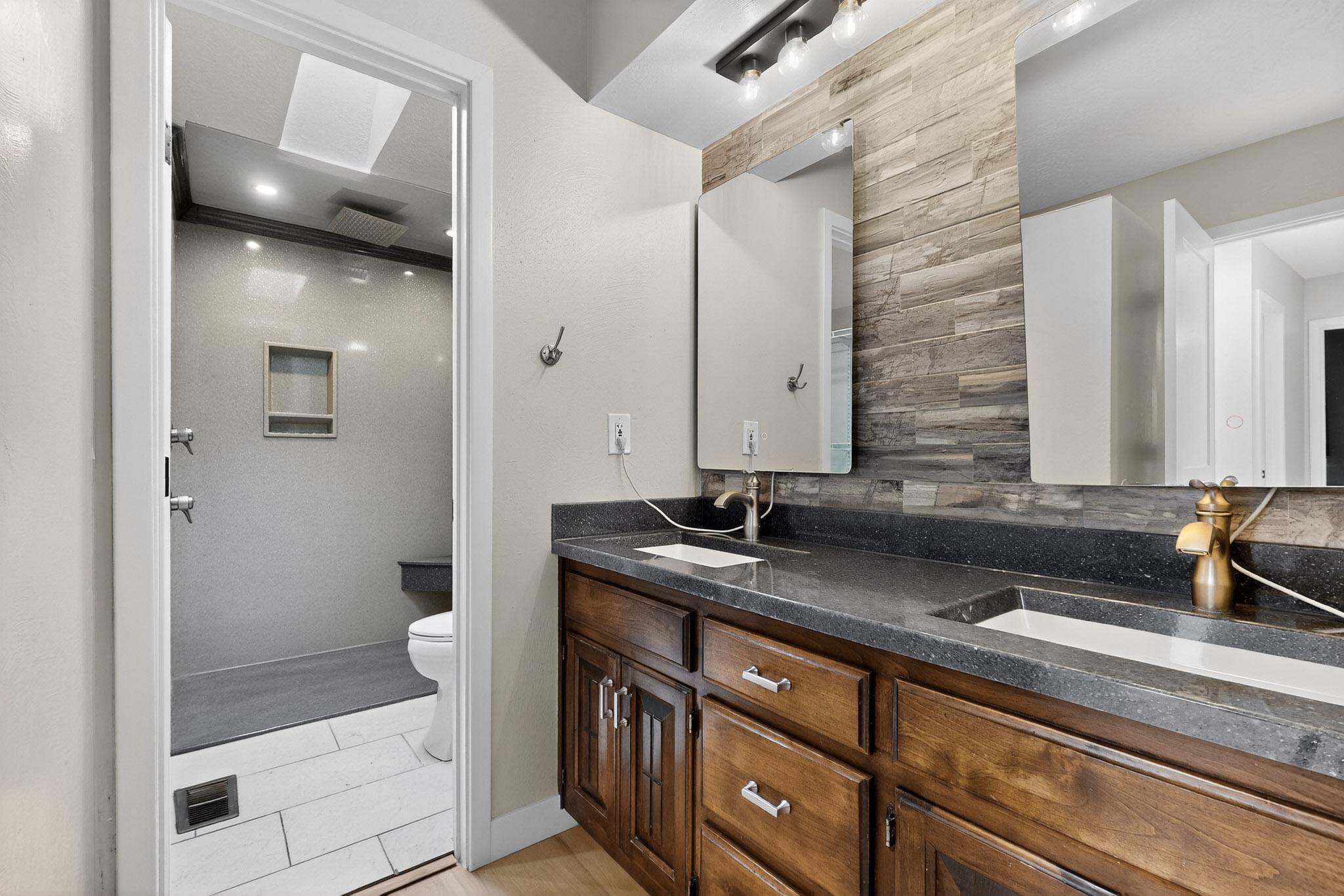 1109 PAISANO Street NE