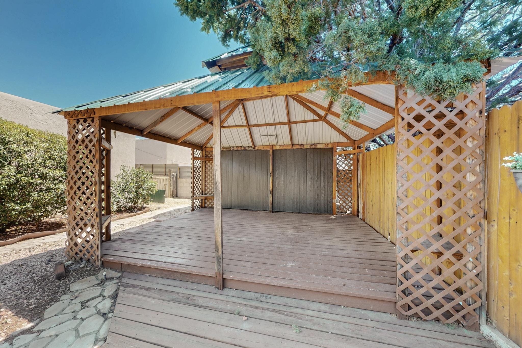 1109 PAISANO Street NE