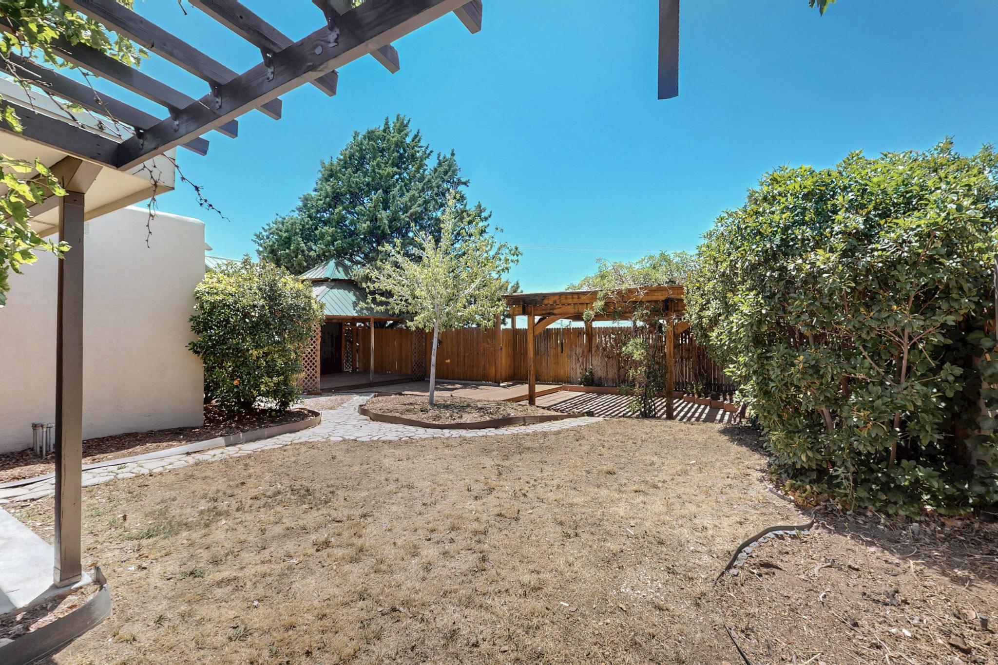 1109 PAISANO Street NE