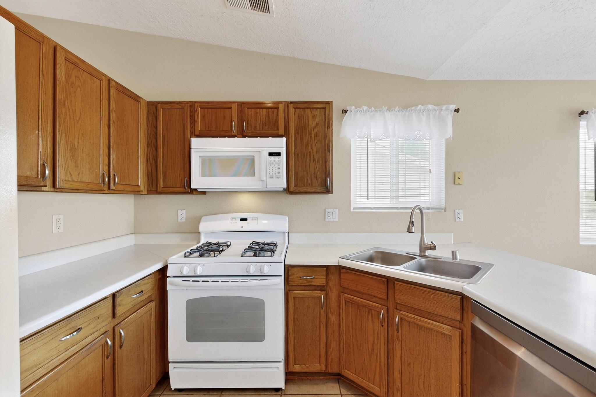 7808 AUTUMN CANYON Road SW