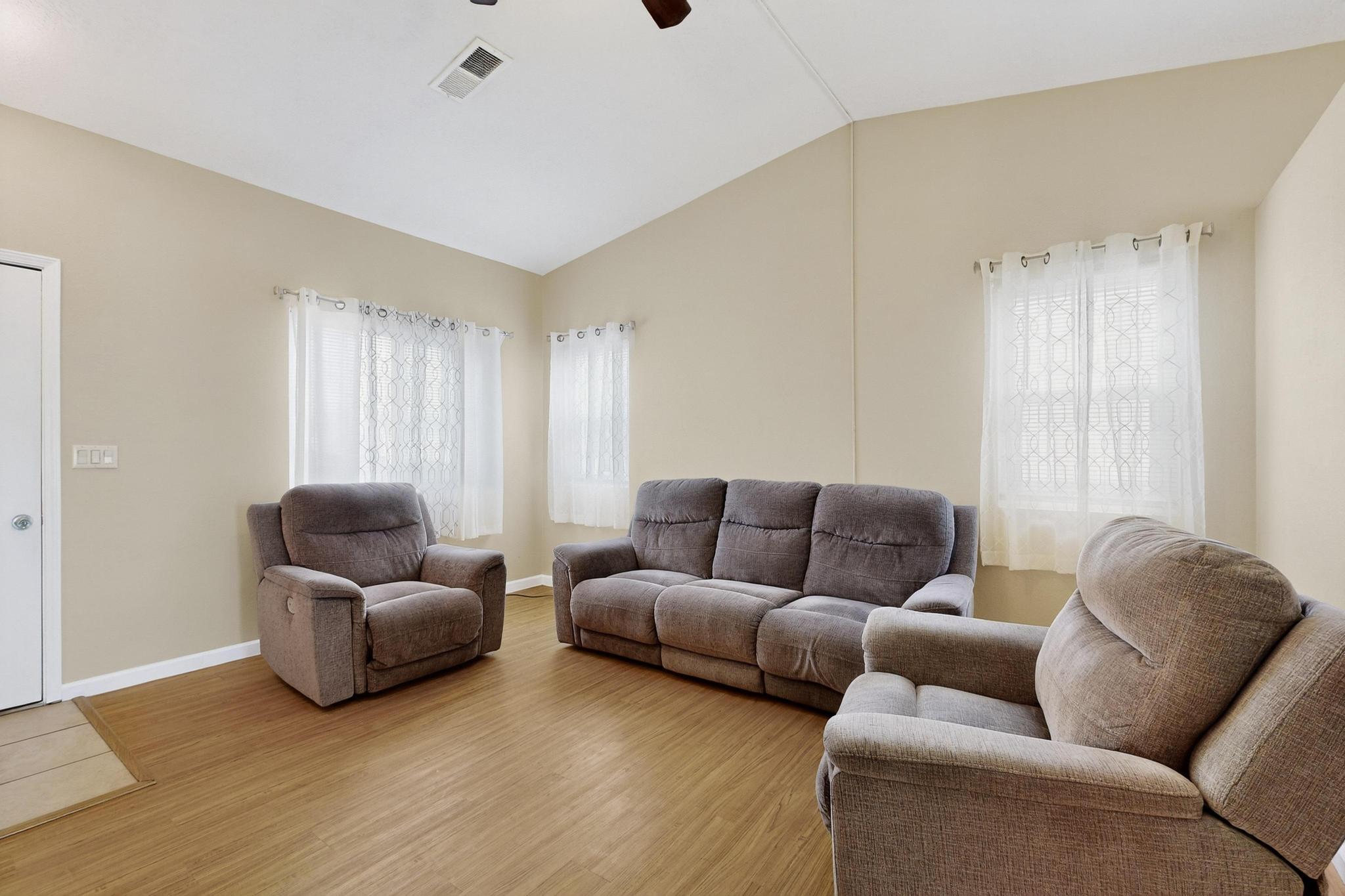 7808 AUTUMN CANYON Road SW