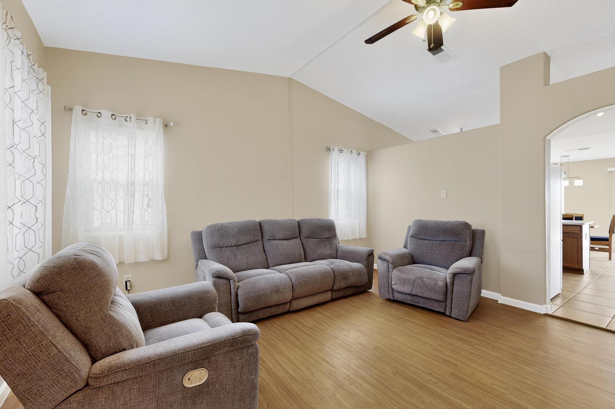 7808 AUTUMN CANYON Road SW