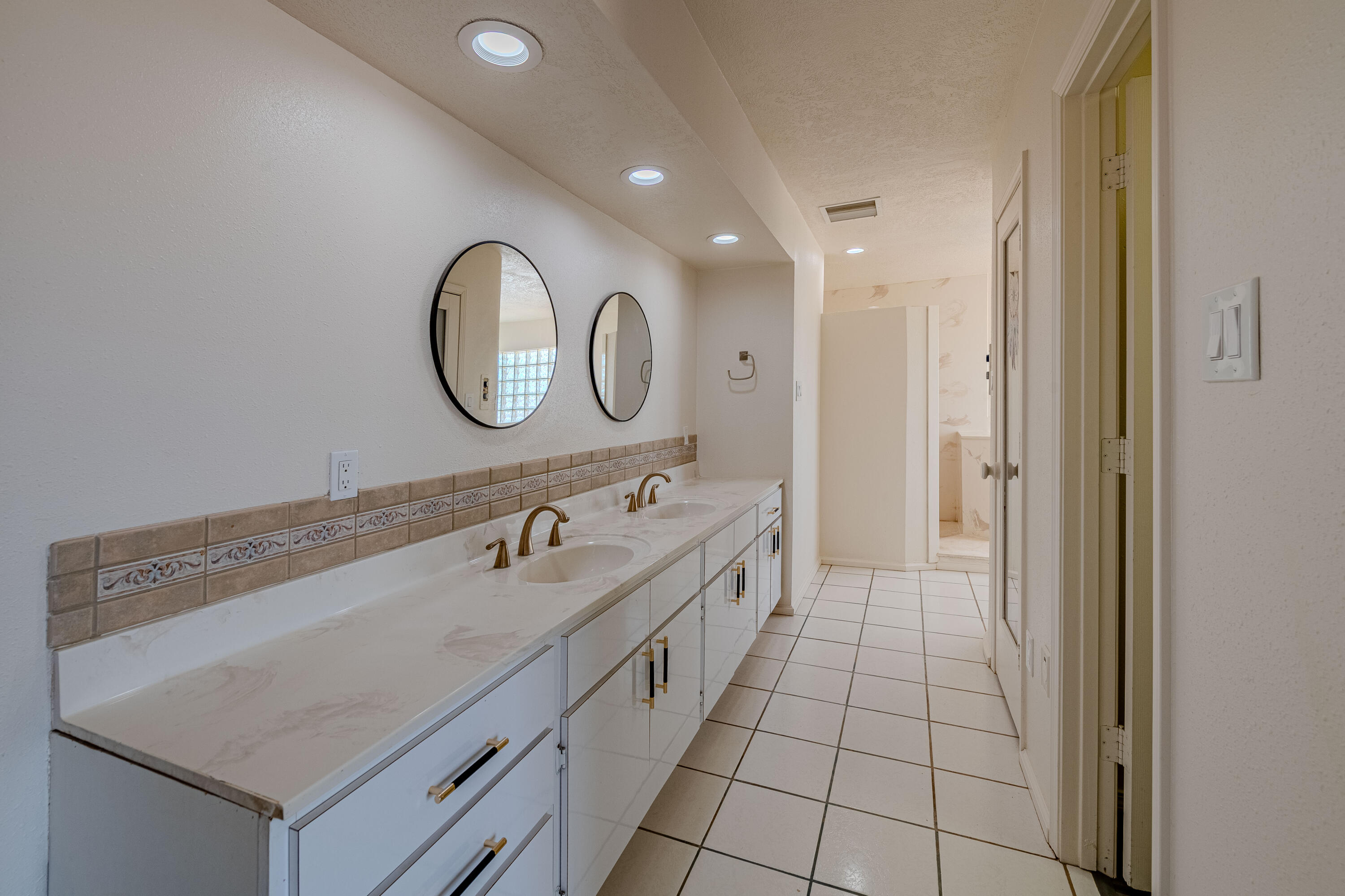 143 VAN CAMP Boulevard